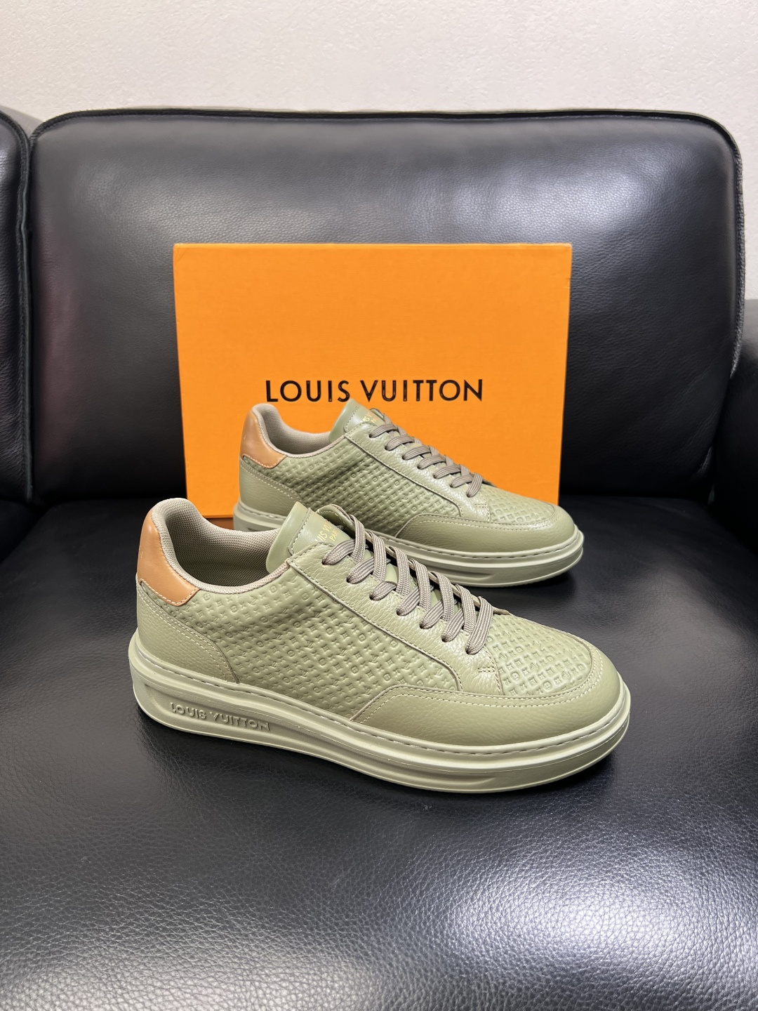 Lv 高品质 顶级工艺品 路易威登，运动板鞋专柜同步，鞋面意大利进口，高品质拼接缤纷色彩复杂工艺品，进口