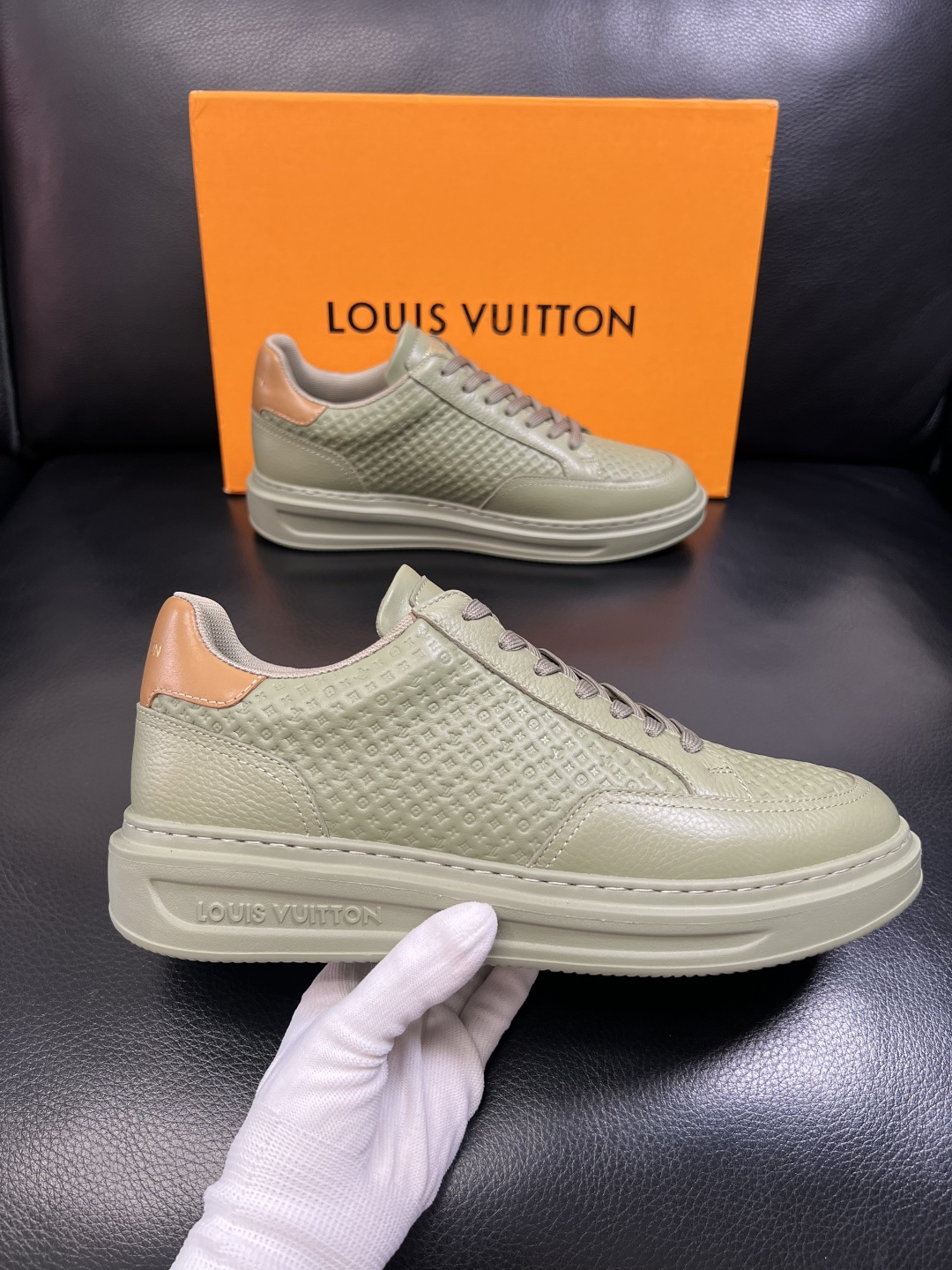 Lv 高品质 顶级工艺品 路易威登，运动板鞋专柜同步，鞋面意大利进口，高品质拼接缤纷色彩复杂工艺品，进口