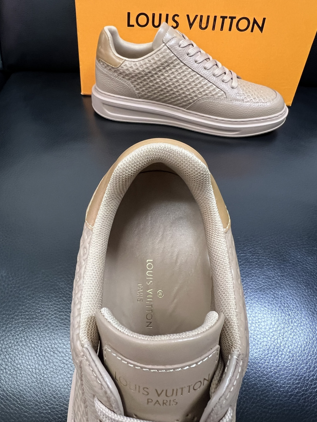 Lv 高品质 顶级工艺品 路易威登，运动板鞋专柜同步，鞋面意大利进口，高品质拼接缤纷色彩复杂工艺品，进口