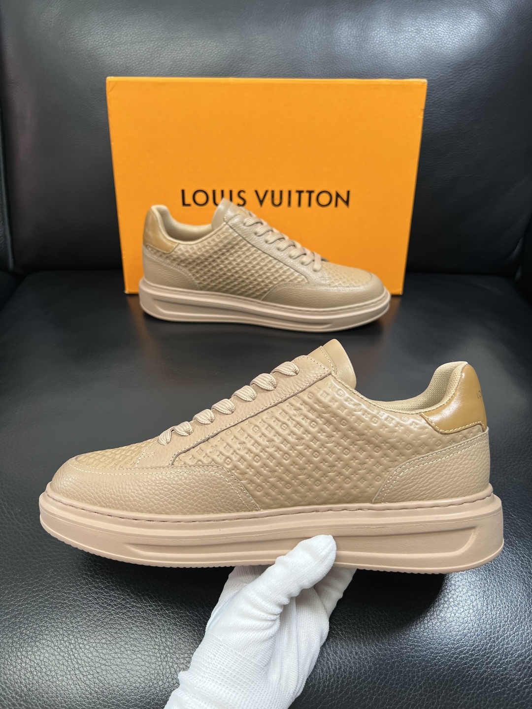 Lv 高品质 顶级工艺品 路易威登，运动板鞋专柜同步，鞋面意大利进口，高品质拼接缤纷色彩复杂工艺品，进口