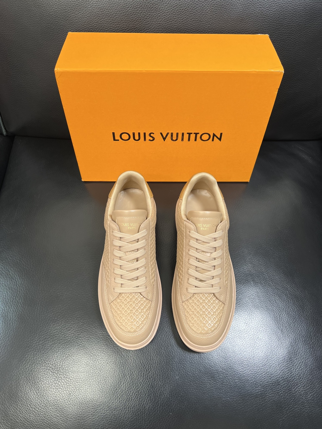 Lv 高品质 顶级工艺品 路易威登，运动板鞋专柜同步，鞋面意大利进口，高品质拼接缤纷色彩复杂工艺品，进口