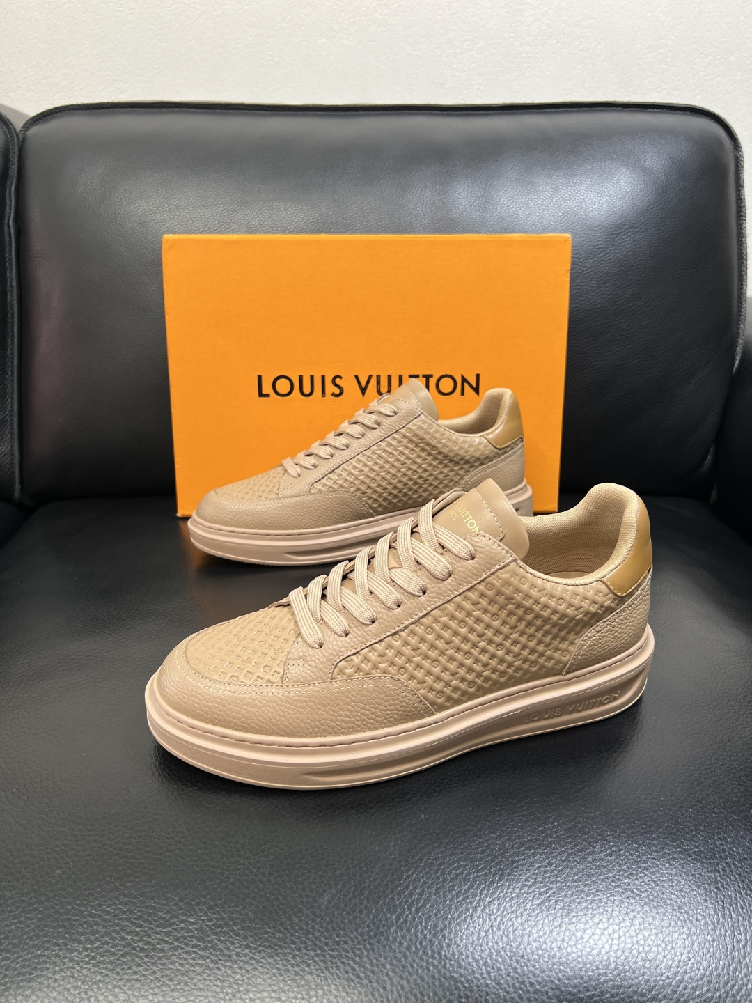 Lv 高品质 顶级工艺品 路易威登，运动板鞋专柜同步，鞋面意大利进口，高品质拼接缤纷色彩复杂工艺品，进口