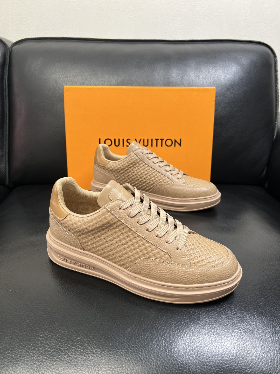 Lv 高品质 顶级工艺品 路易威登，运动板鞋专柜同步，鞋面意大利进口，高品质拼接缤纷色彩复杂工艺品，进口