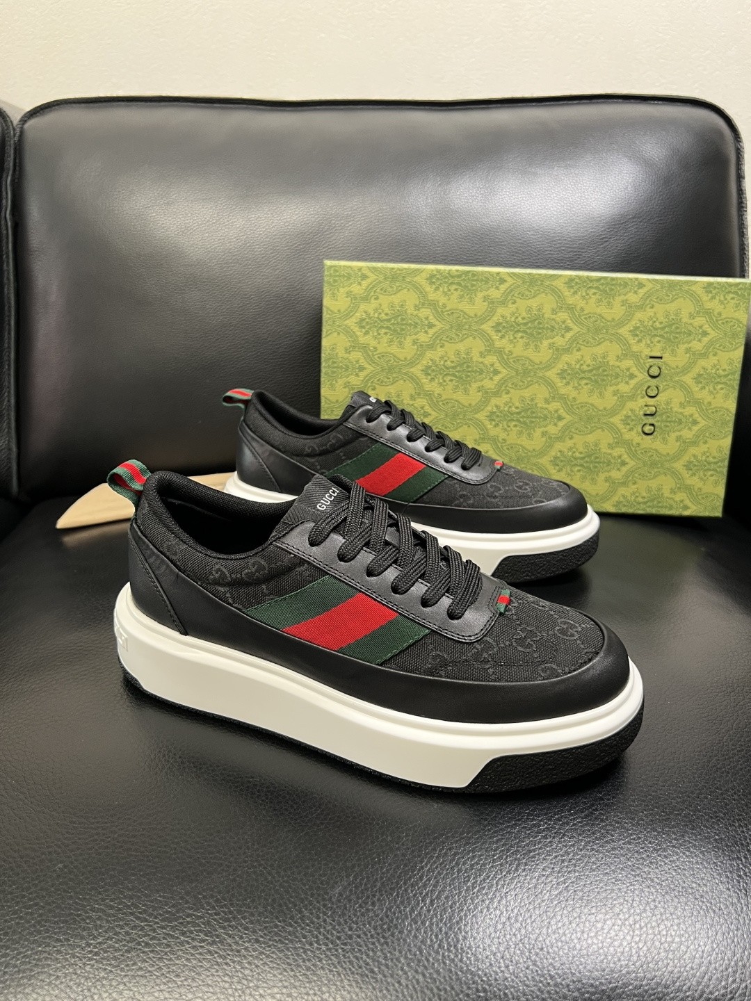 Gucci 高品质 顶级工艺品 古奇 专柜新款原厂配置，意大利进口牛皮面料，进口牛皮内里垫，透气舒适，鞋