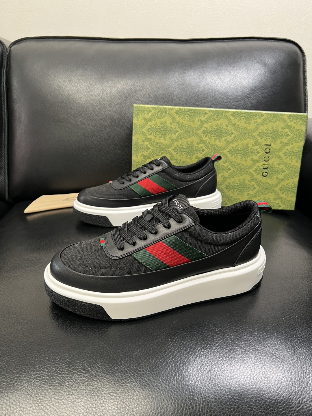 Gucci 高品质 顶级工艺品 古奇 专柜新款原厂配置，意大利进口牛皮面料，进口牛皮内里垫，透气舒适，鞋