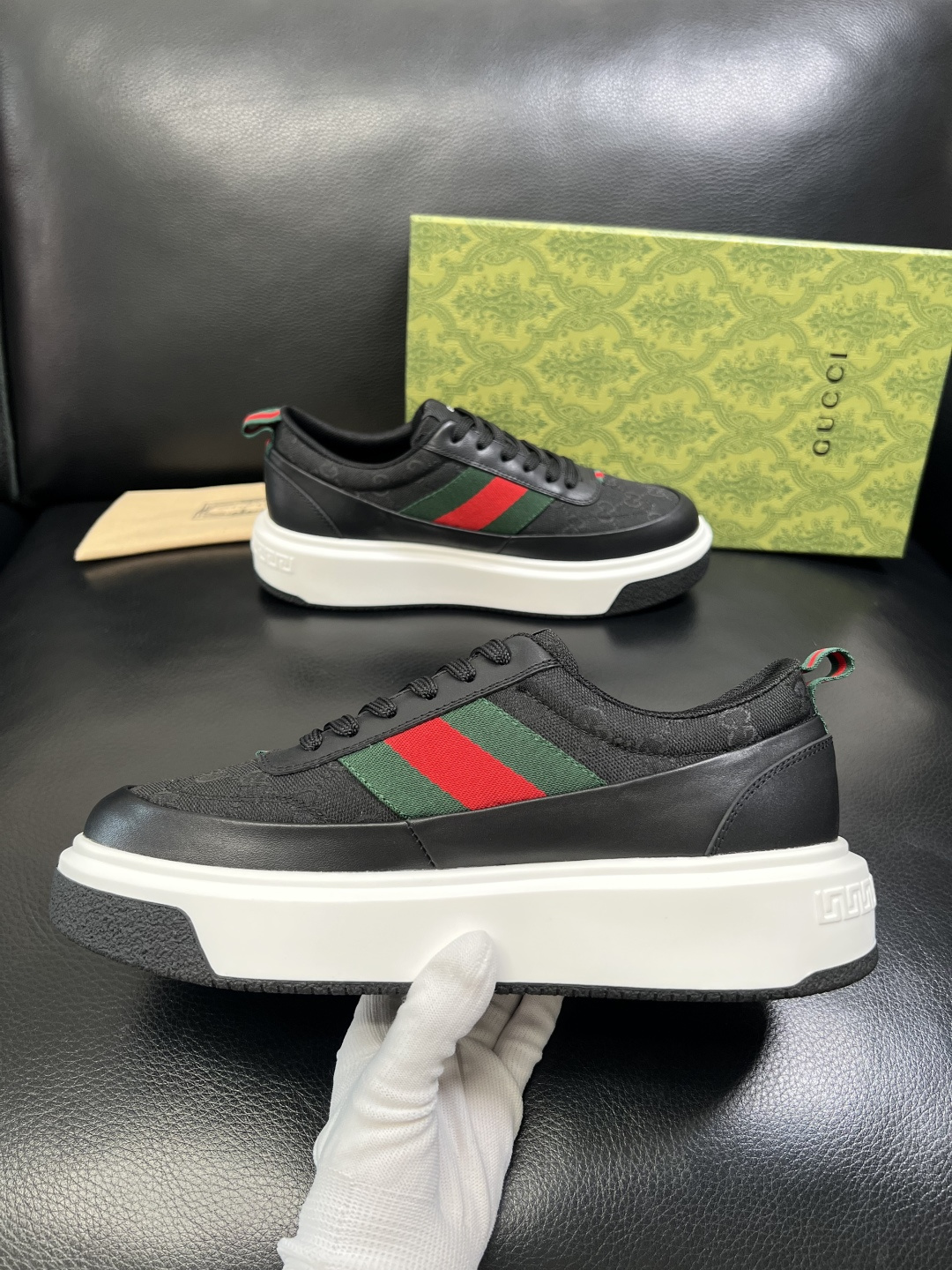 Gucci 高品质 顶级工艺品 古奇 专柜新款原厂配置，意大利进口牛皮面料，进口牛皮内里垫，透气舒适，鞋