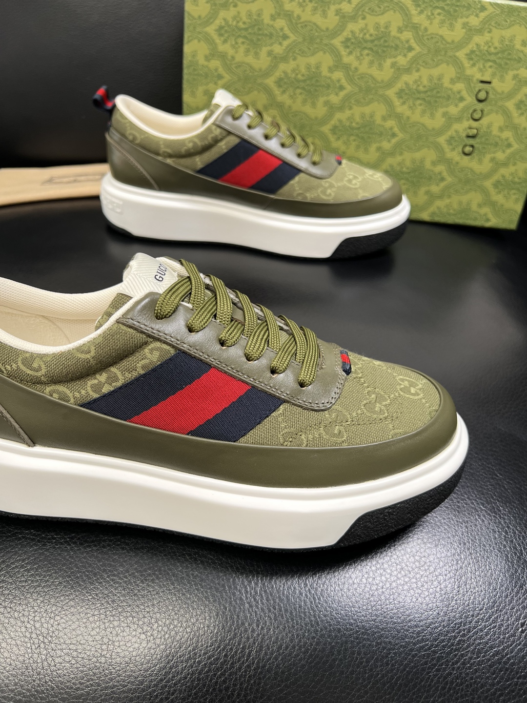 Gucci 高品质 顶级工艺品 古奇 专柜新款原厂配置，意大利进口牛皮面料，进口牛皮内里垫，透气舒适，鞋