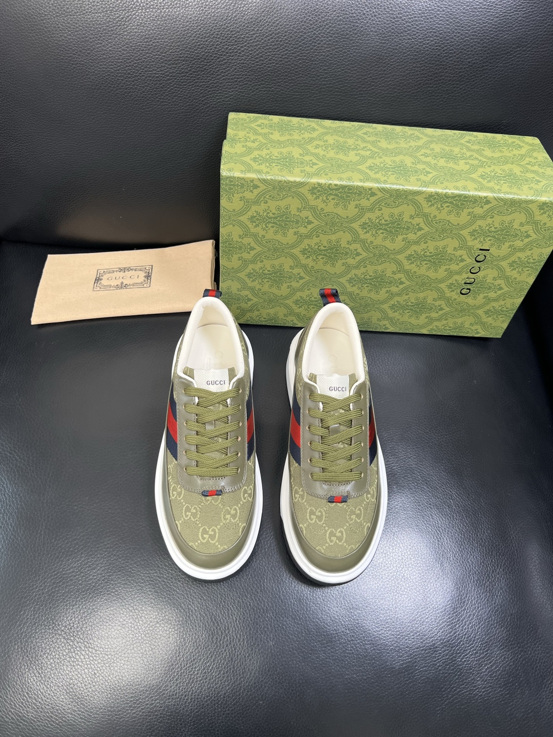 Gucci 高品质 顶级工艺品 古奇 专柜新款原厂配置，意大利进口牛皮面料，进口牛皮内里垫，透气舒适，鞋