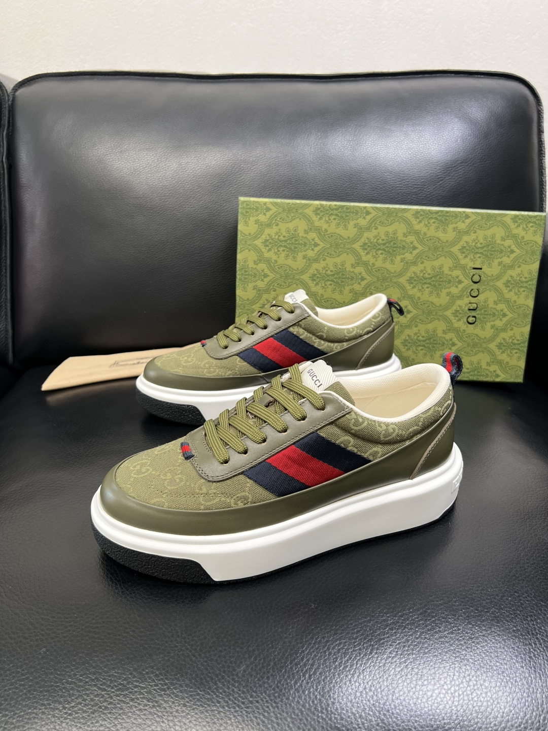 Gucci 高品质 顶级工艺品 古奇 专柜新款原厂配置，意大利进口牛皮面料，进口牛皮内里垫，透气舒适，鞋