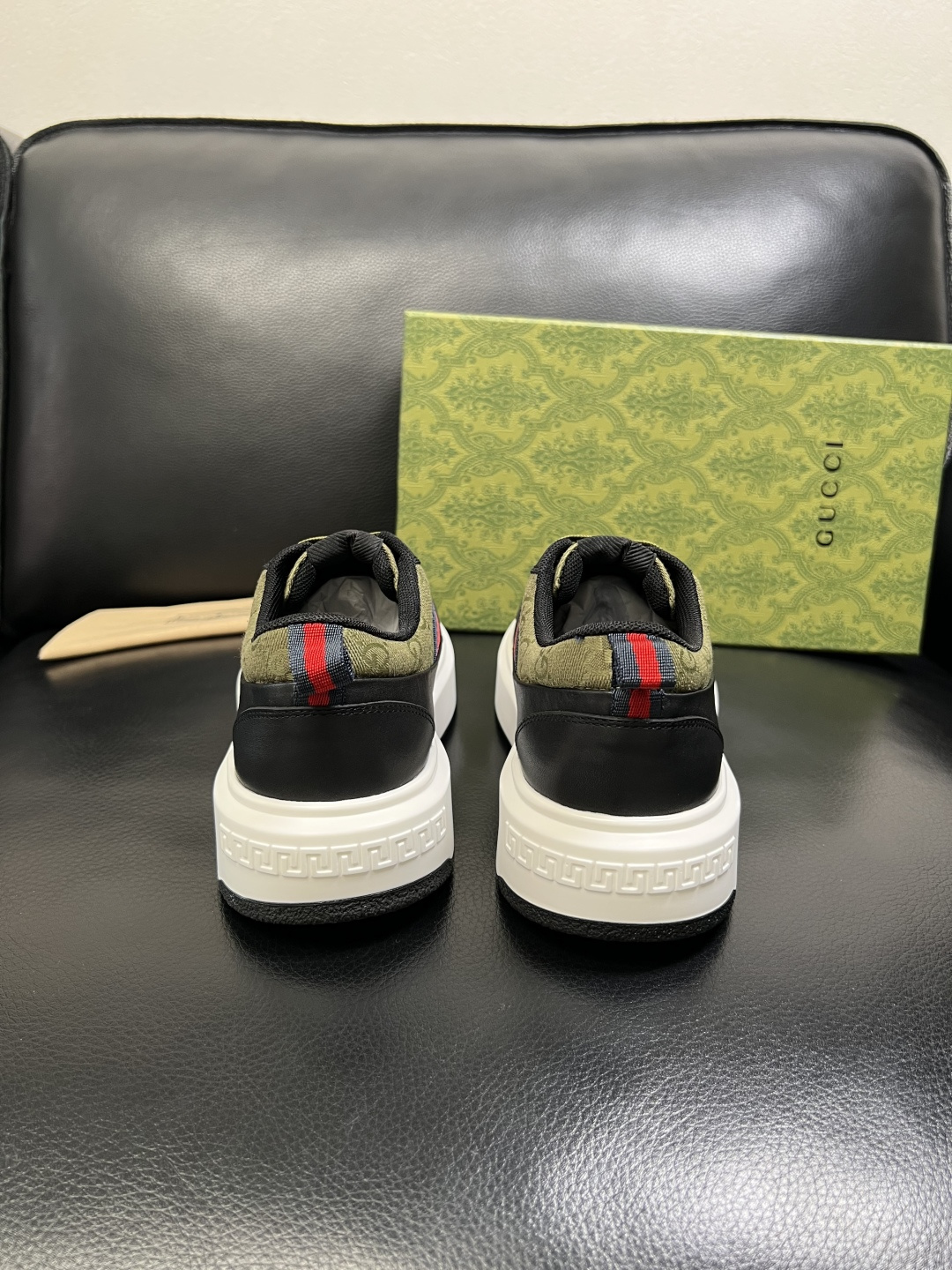 Gucci 高品质 顶级工艺品 古奇 专柜新款原厂配置，意大利进口牛皮面料，进口牛皮内里垫，透气舒适，鞋