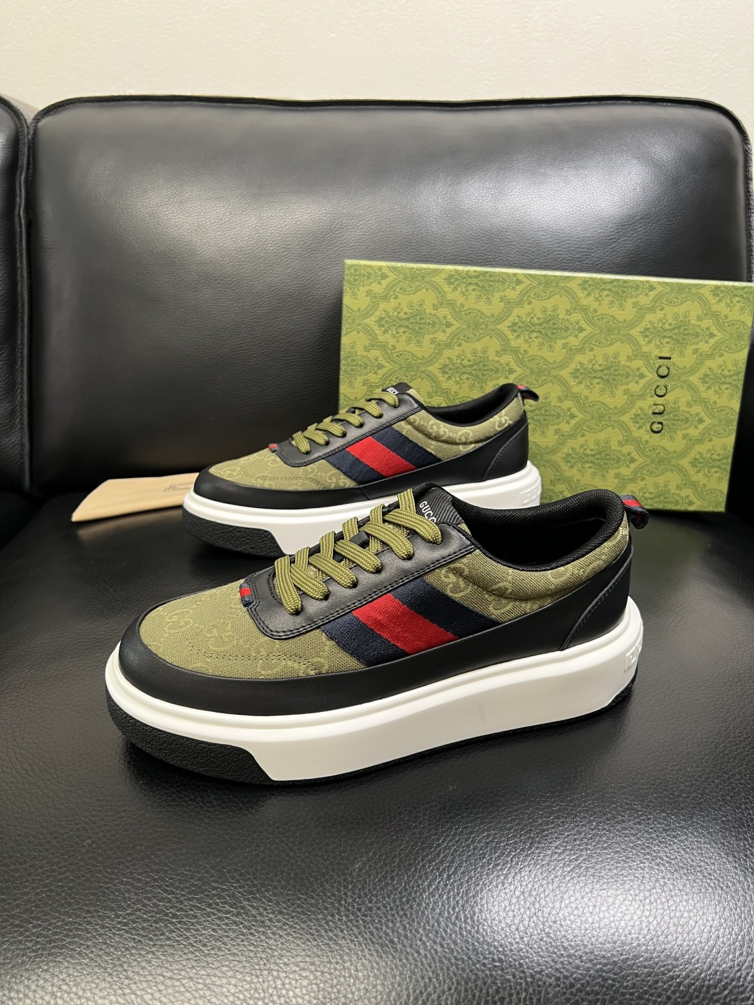 Gucci 高品质 顶级工艺品 古奇 专柜新款原厂配置，意大利进口牛皮面料，进口牛皮内里垫，透气舒适，鞋