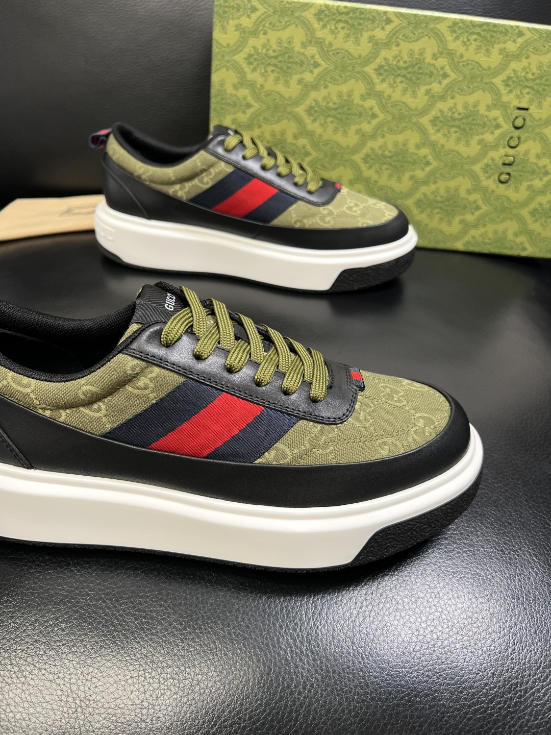 Gucci 高品质 顶级工艺品 古奇 专柜新款原厂配置，意大利进口牛皮面料，进口牛皮内里垫，透气舒适，鞋