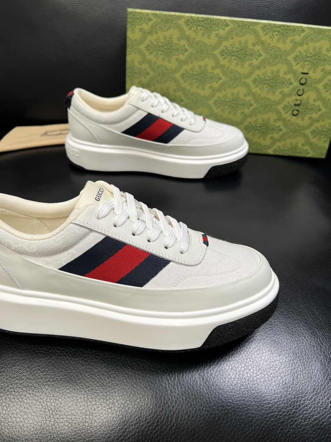 Gucci 高品质 顶级工艺品 古奇 专柜新款原厂配置，意大利进口牛皮面料，进口牛皮内里垫，透气舒适，鞋