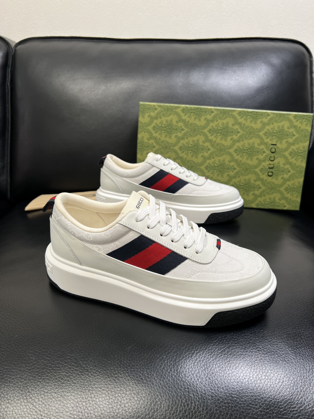 Gucci 高品质 顶级工艺品 古奇 专柜新款原厂配置，意大利进口牛皮面料，进口牛皮内里垫，透气舒适，鞋