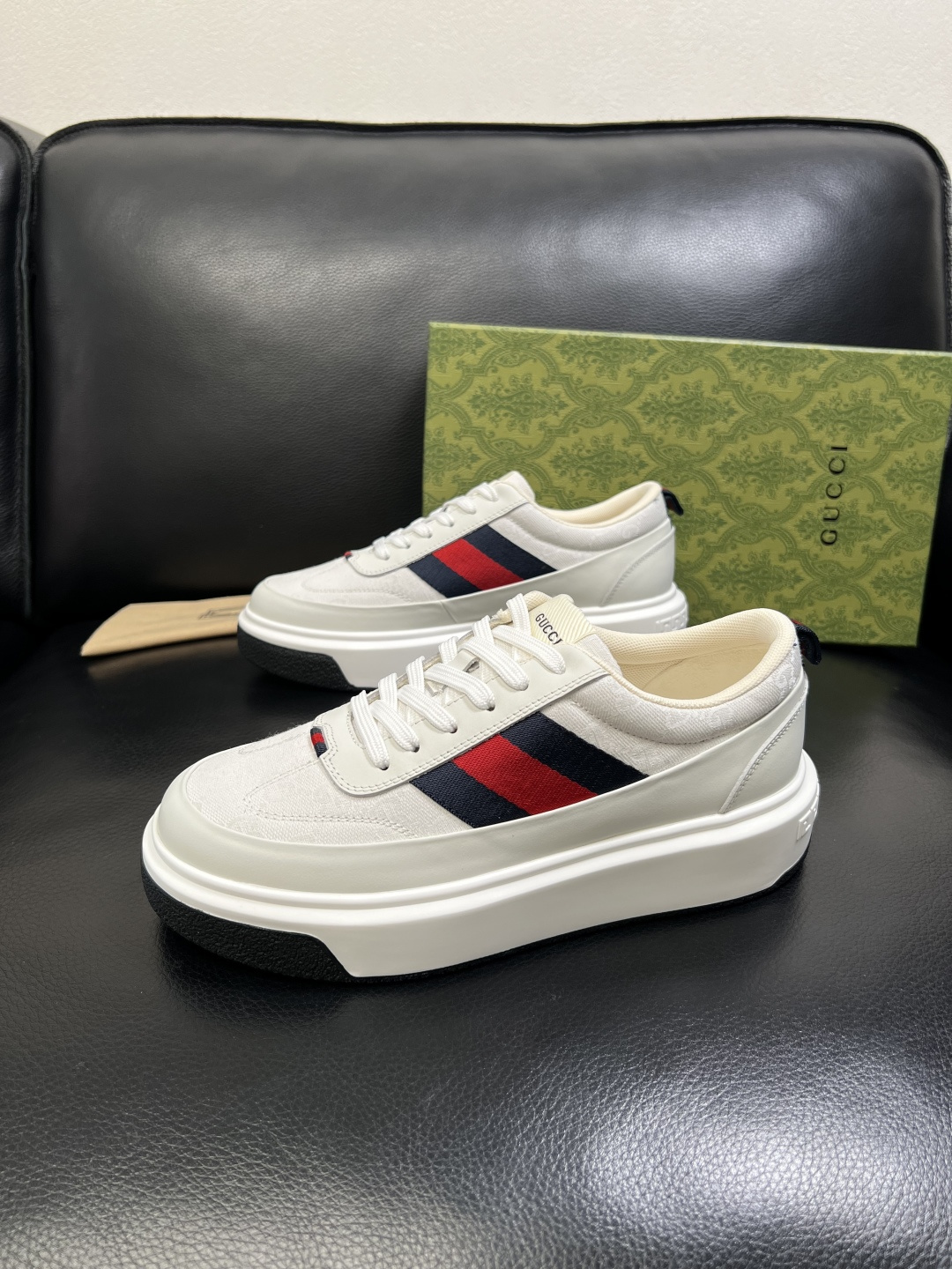 Gucci 高品质 顶级工艺品 古奇 专柜新款原厂配置，意大利进口牛皮面料，进口牛皮内里垫，透气舒适，鞋