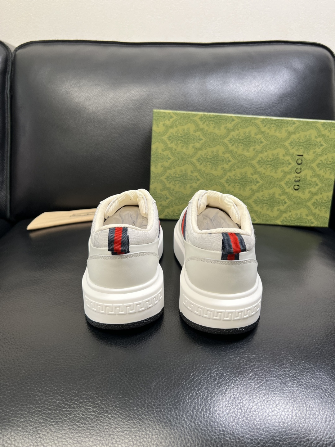 Gucci 高品质 顶级工艺品 古奇 专柜新款原厂配置，意大利进口牛皮面料，进口牛皮内里垫，透气舒适，鞋