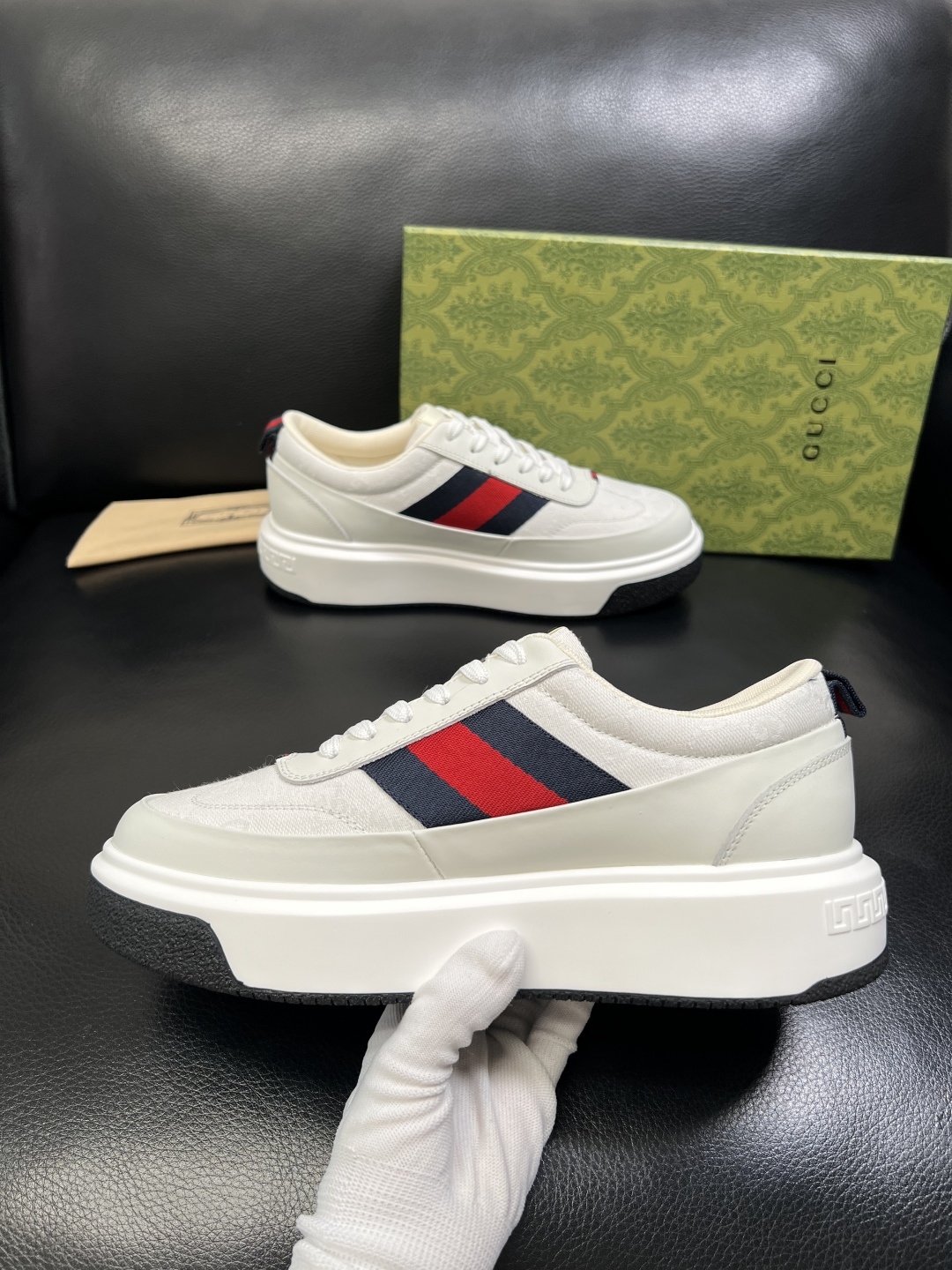 Gucci 高品质 顶级工艺品 古奇 专柜新款原厂配置，意大利进口牛皮面料，进口牛皮内里垫，透气舒适，鞋