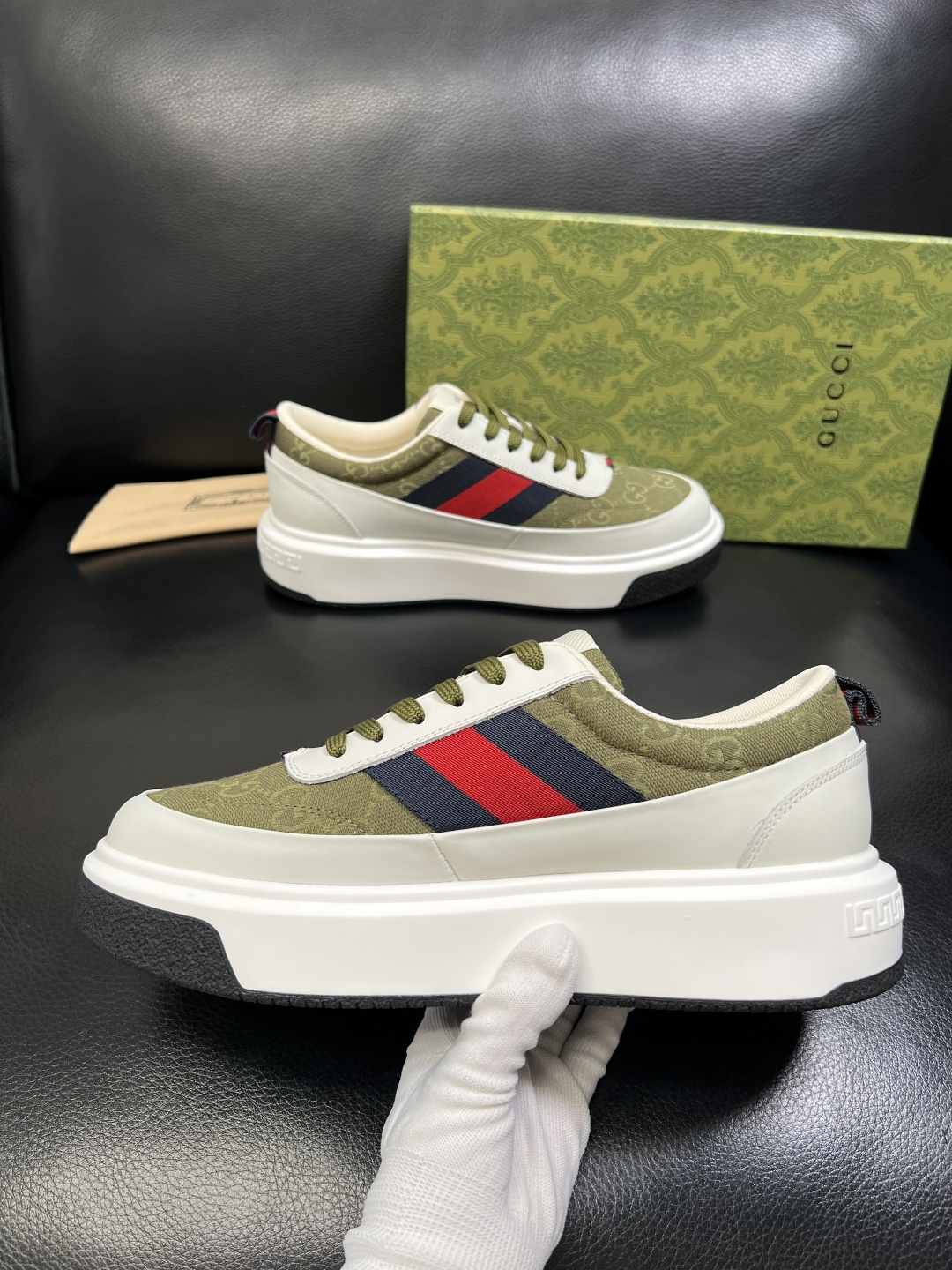 Gucci 高品质 顶级工艺品 古奇 专柜新款原厂配置，意大利进口牛皮面料，进口牛皮内里垫，透气舒适，鞋