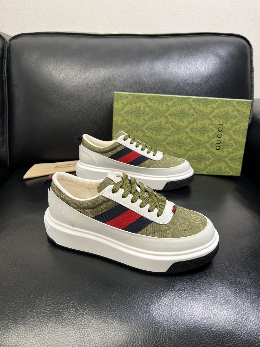 Gucci 高品质 顶级工艺品 古奇 专柜新款原厂配置，意大利进口牛皮面料，进口牛皮内里垫，透气舒适，鞋