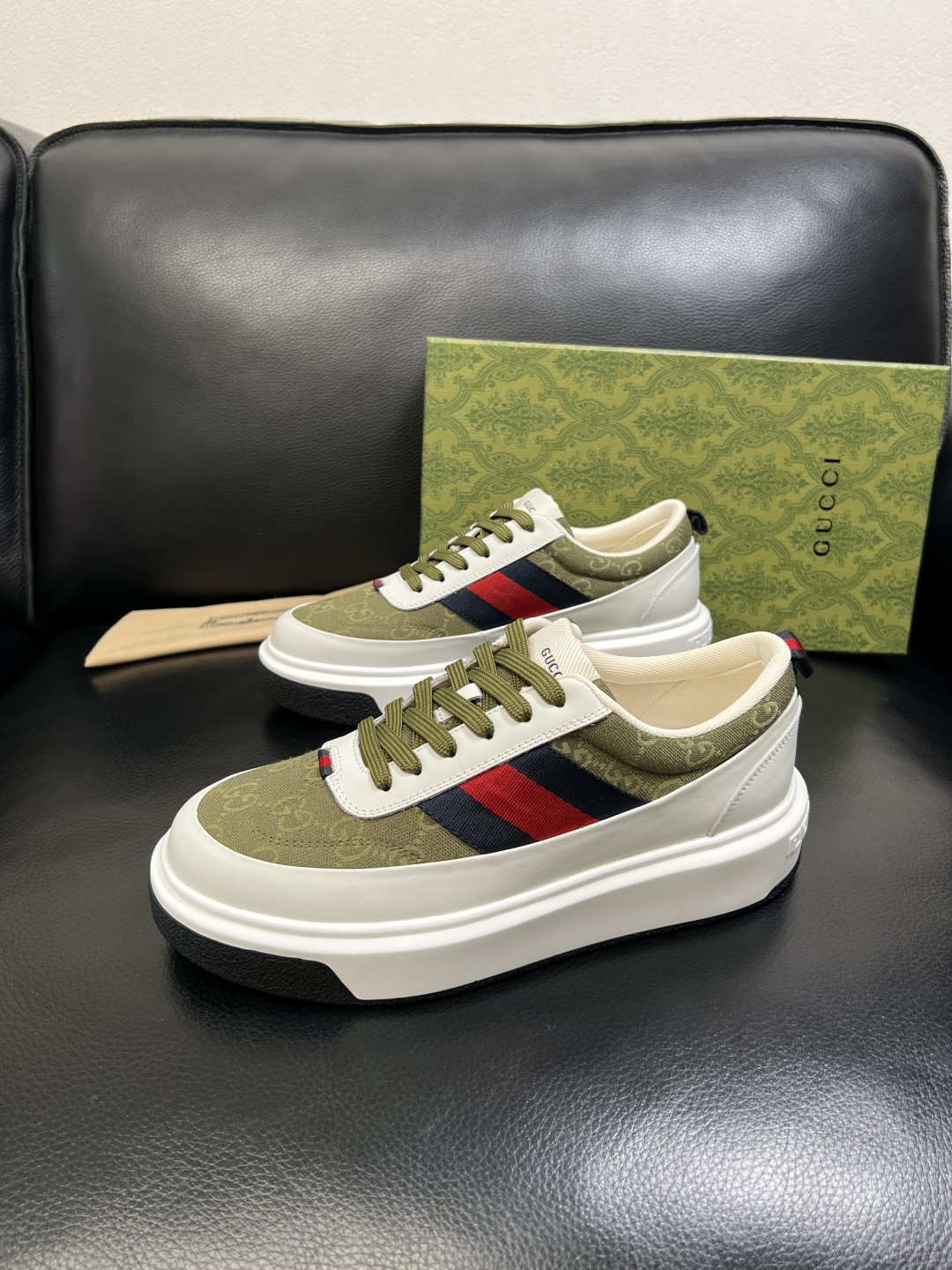 Gucci 高品质 顶级工艺品 古奇 专柜新款原厂配置，意大利进口牛皮面料，进口牛皮内里垫，透气舒适，鞋