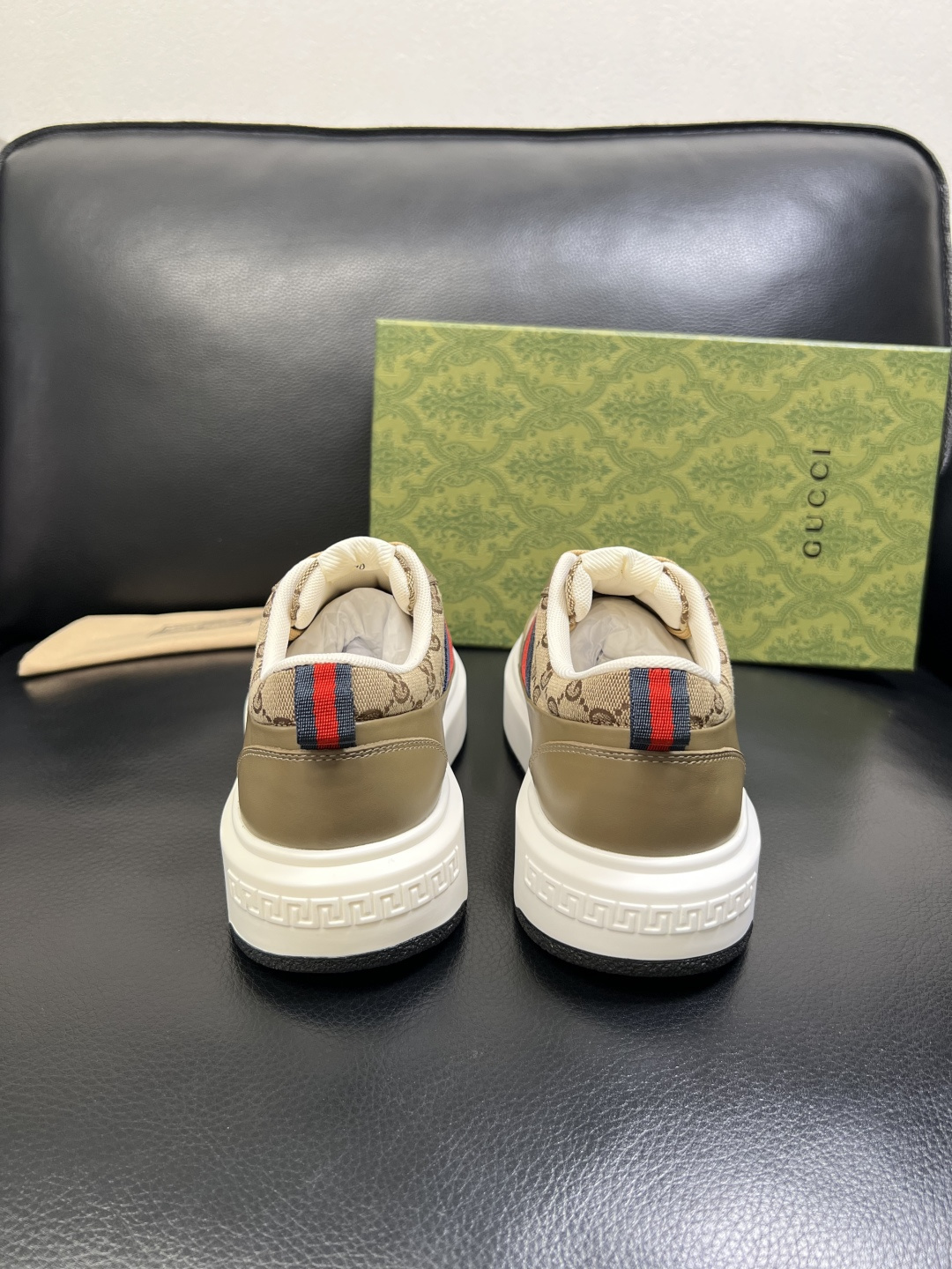 Gucci 高品质 顶级工艺品 古奇 专柜新款原厂配置，意大利进口牛皮面料，进口牛皮内里垫，透气舒适，鞋