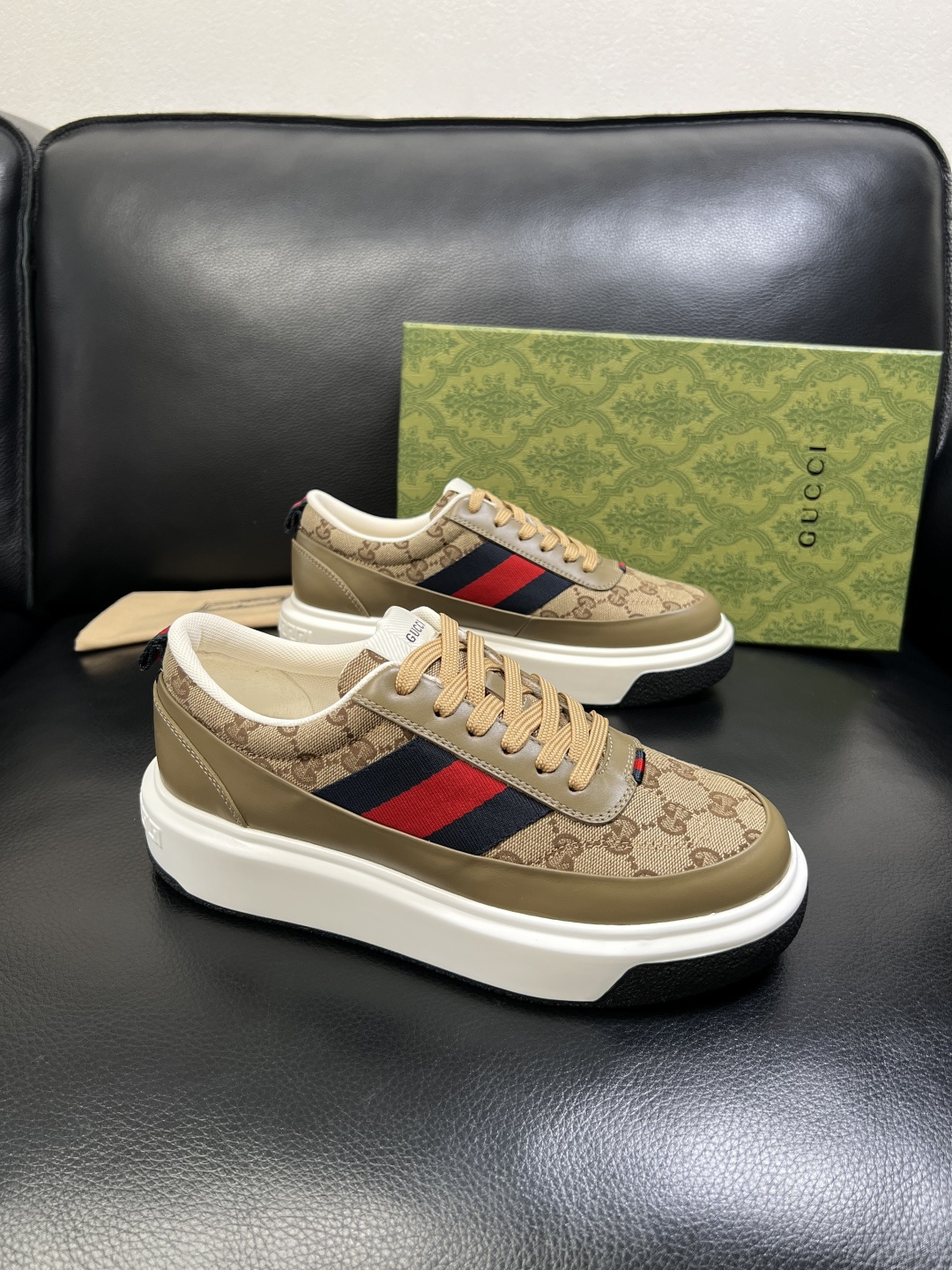 Gucci 高品质 顶级工艺品 古奇 专柜新款原厂配置，意大利进口牛皮面料，进口牛皮内里垫，透气舒适，鞋