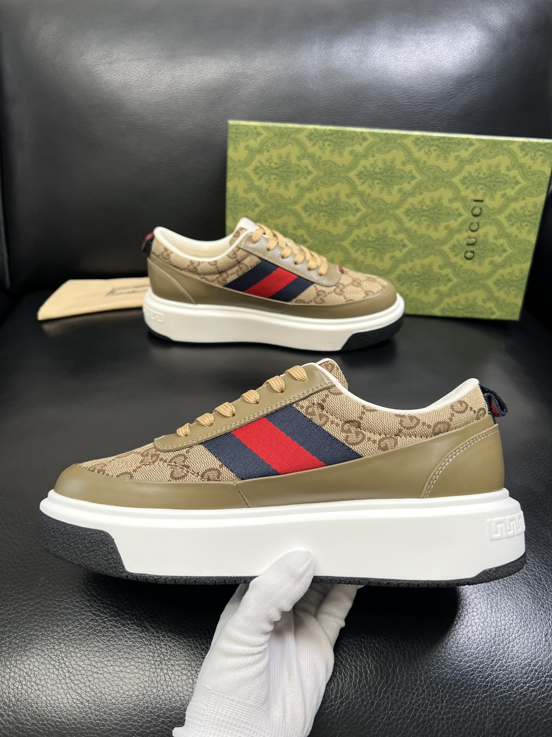 Gucci 高品质 顶级工艺品 古奇 专柜新款原厂配置，意大利进口牛皮面料，进口牛皮内里垫，透气舒适，鞋