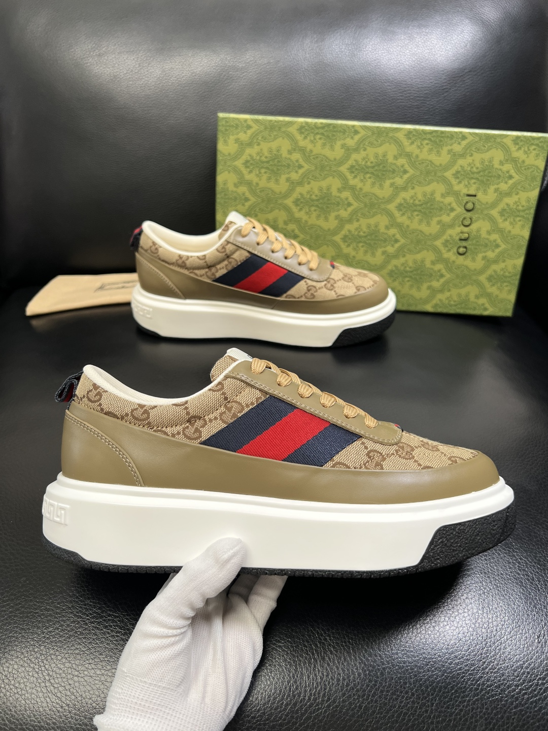 Gucci 高品质 顶级工艺品 古奇 专柜新款原厂配置，意大利进口牛皮面料，进口牛皮内里垫，透气舒适，鞋