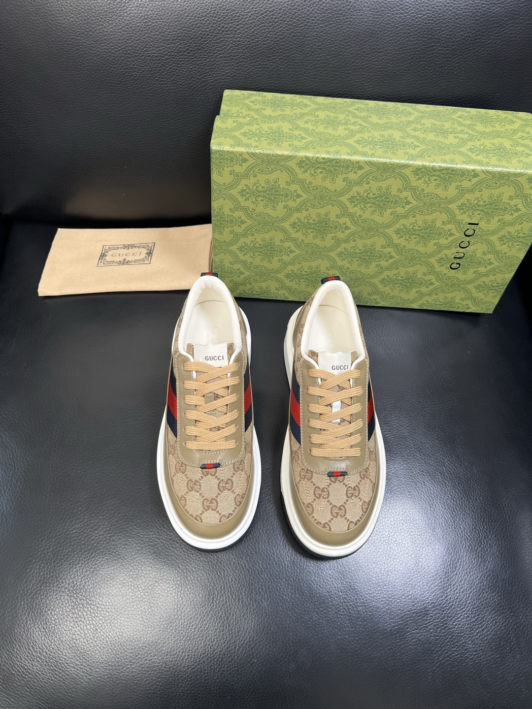 Gucci 高品质 顶级工艺品 古奇 专柜新款原厂配置，意大利进口牛皮面料，进口牛皮内里垫，透气舒适，鞋