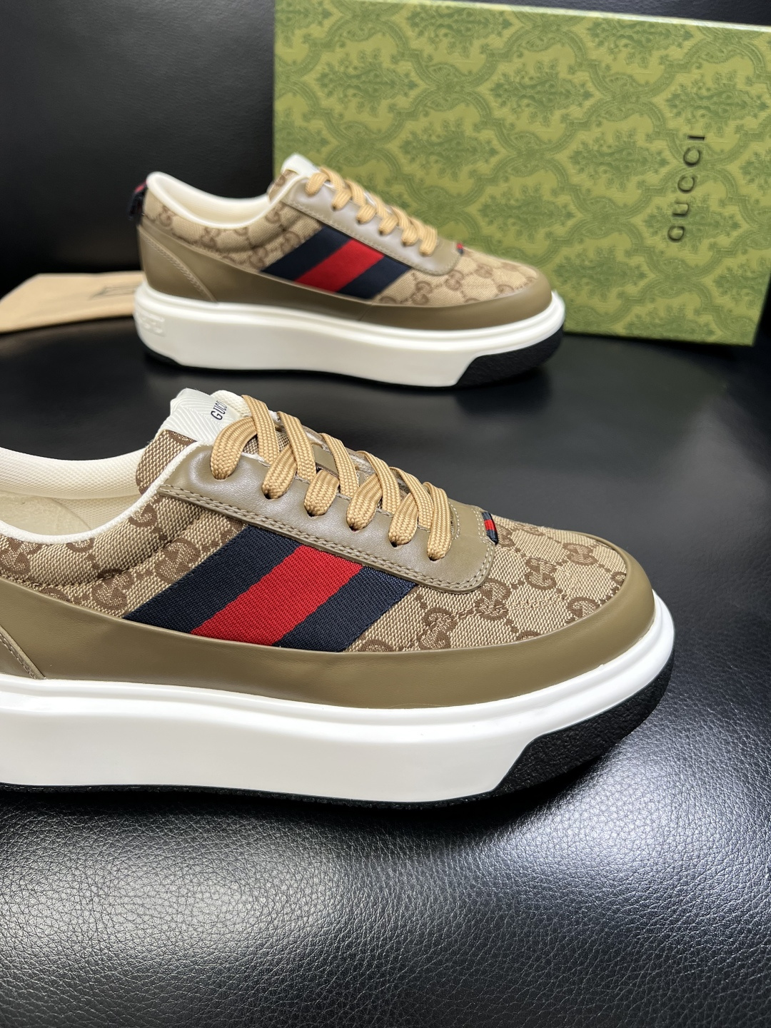 Gucci 高品质 顶级工艺品 古奇 专柜新款原厂配置，意大利进口牛皮面料，进口牛皮内里垫，透气舒适，鞋