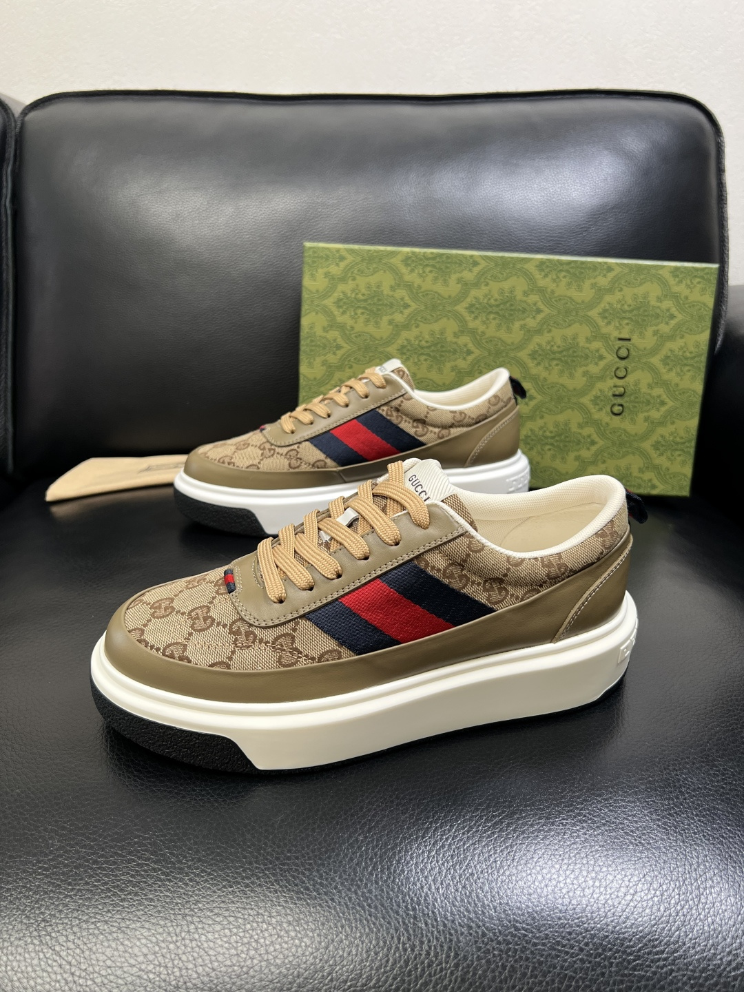 Gucci 高品质 顶级工艺品 古奇 专柜新款原厂配置，意大利进口牛皮面料，进口牛皮内里垫，透气舒适，鞋