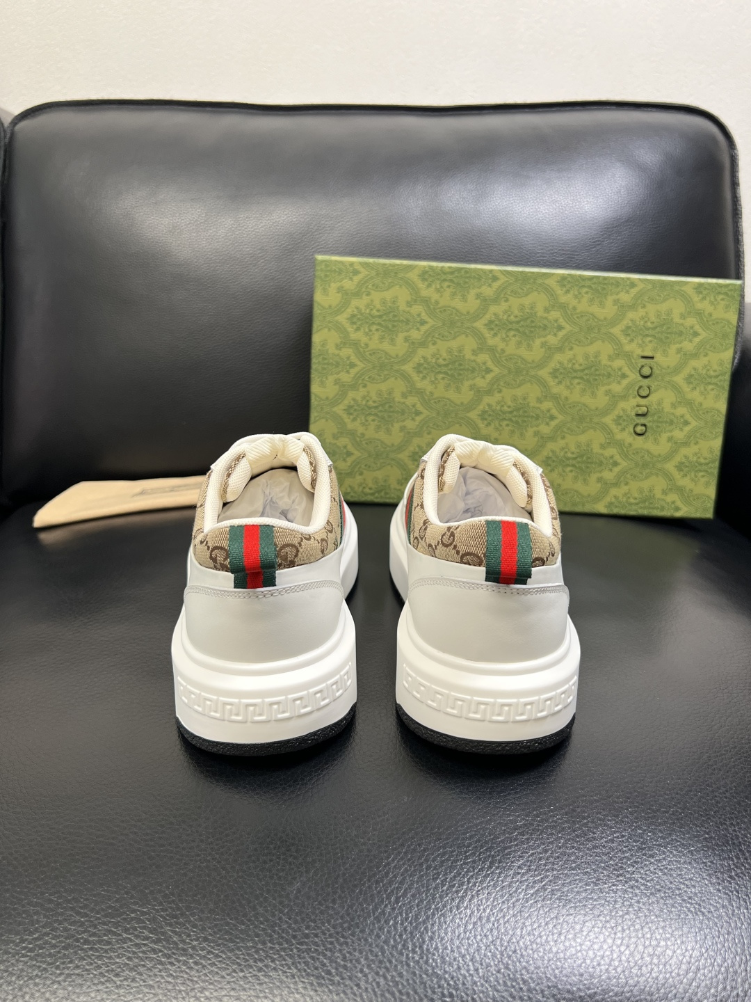 Gucci 高品质 顶级工艺品 古奇 专柜新款原厂配置，意大利进口牛皮面料，进口牛皮内里垫，透气舒适，鞋