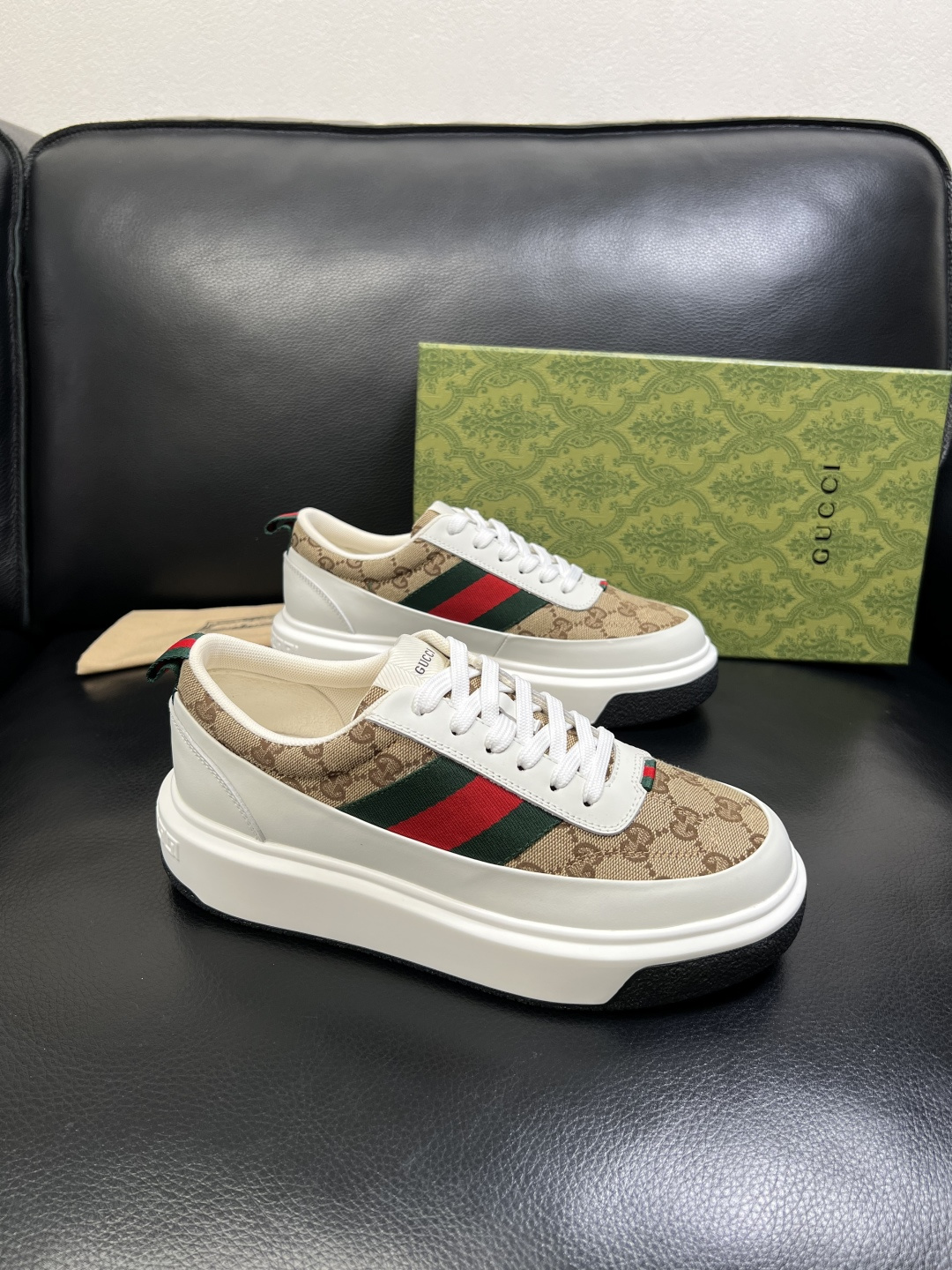 Gucci 高品质 顶级工艺品 古奇 专柜新款原厂配置，意大利进口牛皮面料，进口牛皮内里垫，透气舒适，鞋
