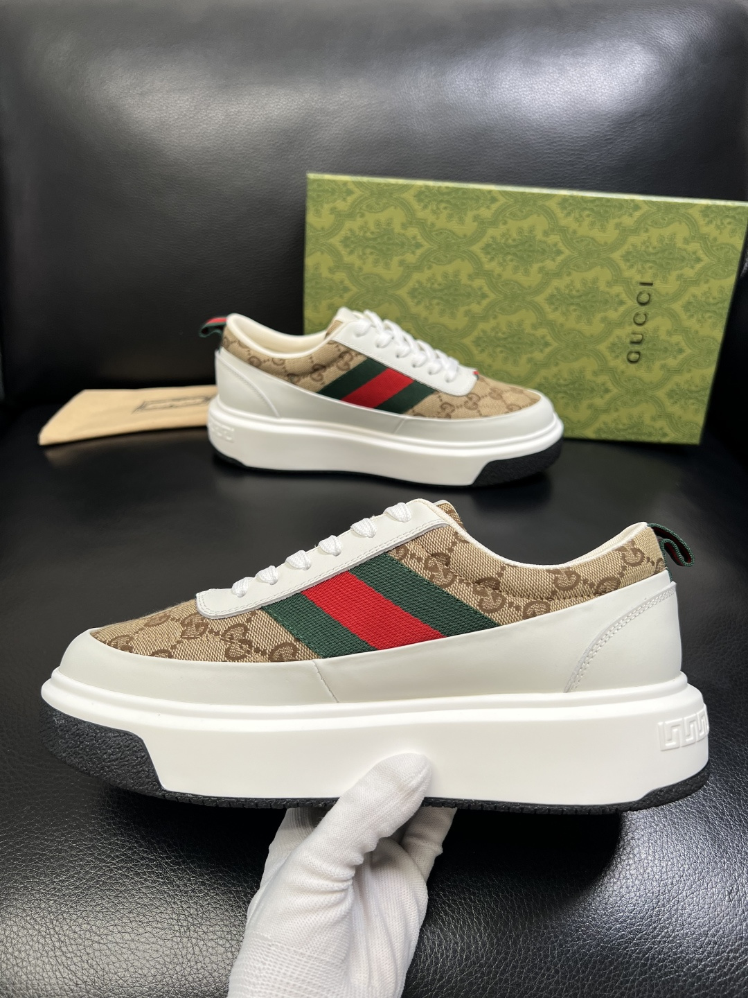 Gucci 高品质 顶级工艺品 古奇 专柜新款原厂配置，意大利进口牛皮面料，进口牛皮内里垫，透气舒适，鞋