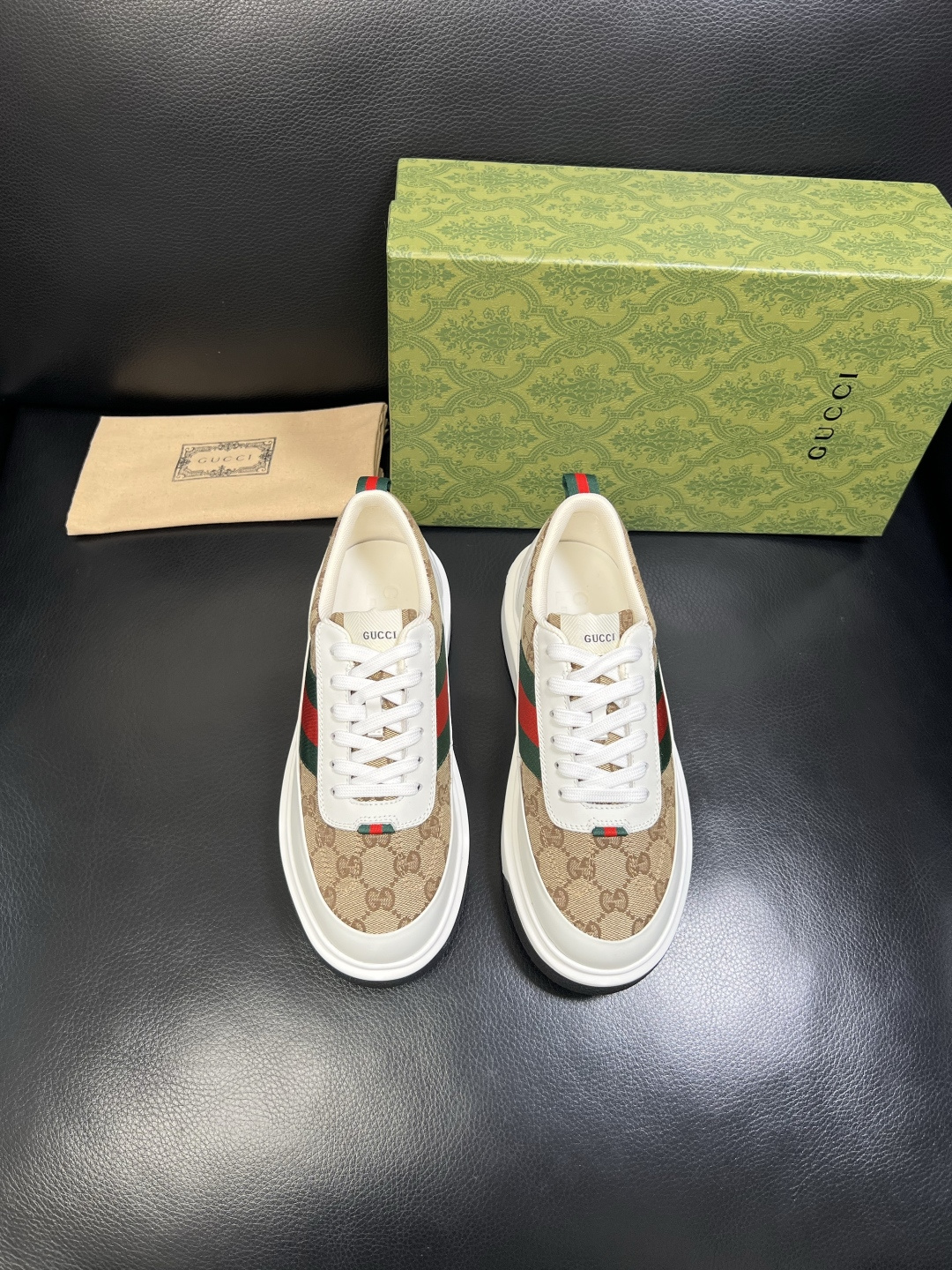 Gucci 高品质 顶级工艺品 古奇 专柜新款原厂配置，意大利进口牛皮面料，进口牛皮内里垫，透气舒适，鞋