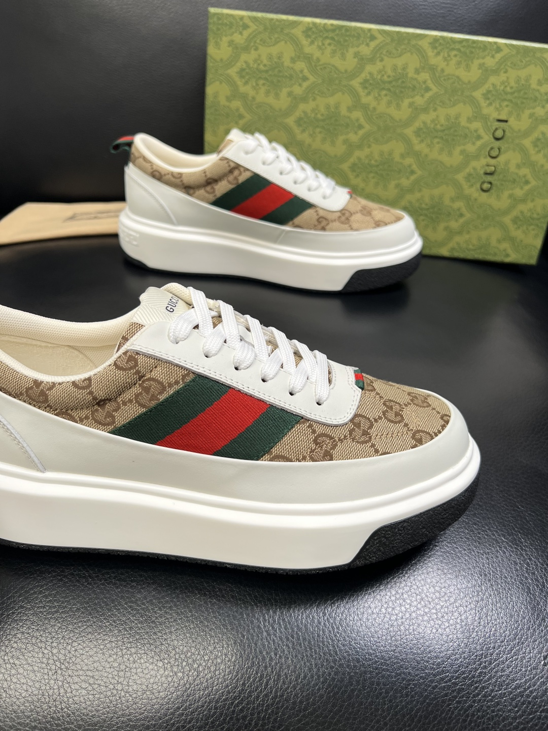 Gucci 高品质 顶级工艺品 古奇 专柜新款原厂配置，意大利进口牛皮面料，进口牛皮内里垫，透气舒适，鞋
