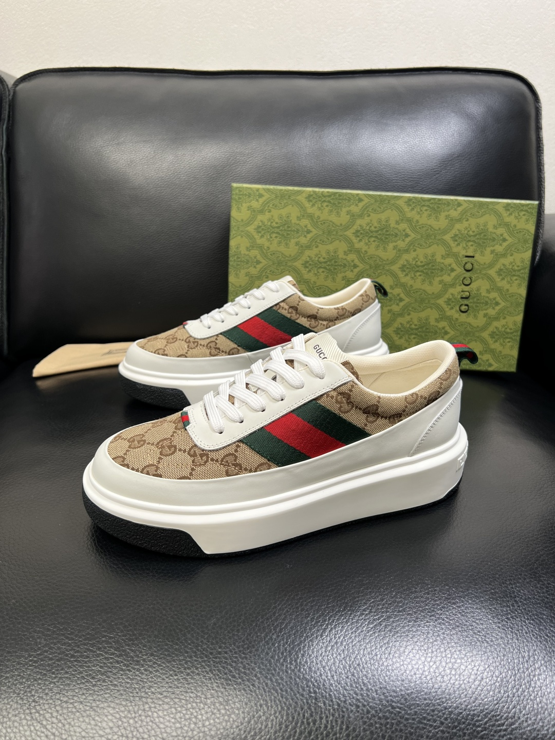 Gucci 高品质 顶级工艺品 古奇 专柜新款原厂配置，意大利进口牛皮面料，进口牛皮内里垫，透气舒适，鞋