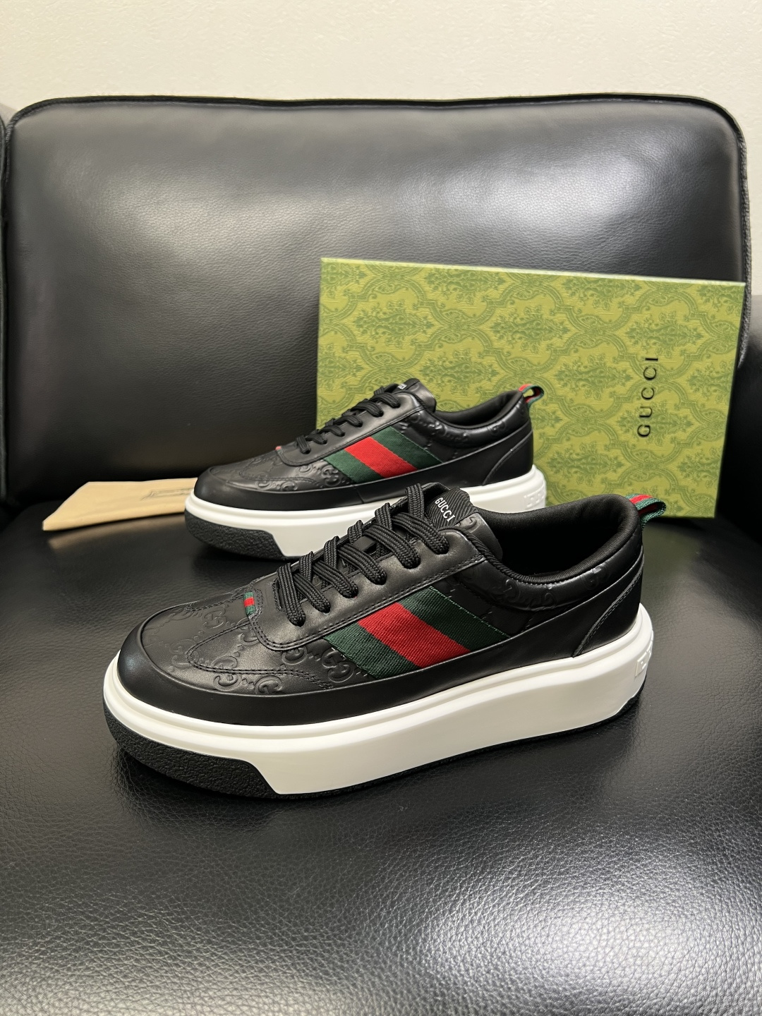 Gucci 高品质 顶级工艺品 古奇 专柜新款原厂配置，意大利进口牛皮面料，进口牛皮内里垫，透气舒适，鞋