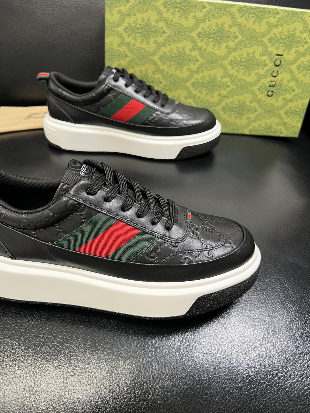 Gucci 高品质 顶级工艺品 古奇 专柜新款原厂配置，意大利进口牛皮面料，进口牛皮内里垫，透气舒适，鞋