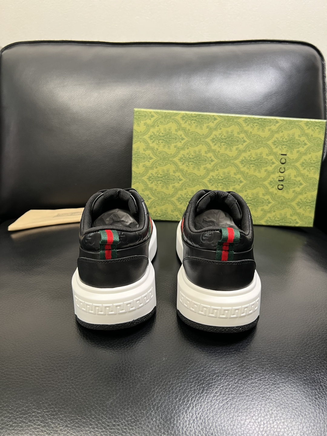 Gucci 高品质 顶级工艺品 古奇 专柜新款原厂配置，意大利进口牛皮面料，进口牛皮内里垫，透气舒适，鞋