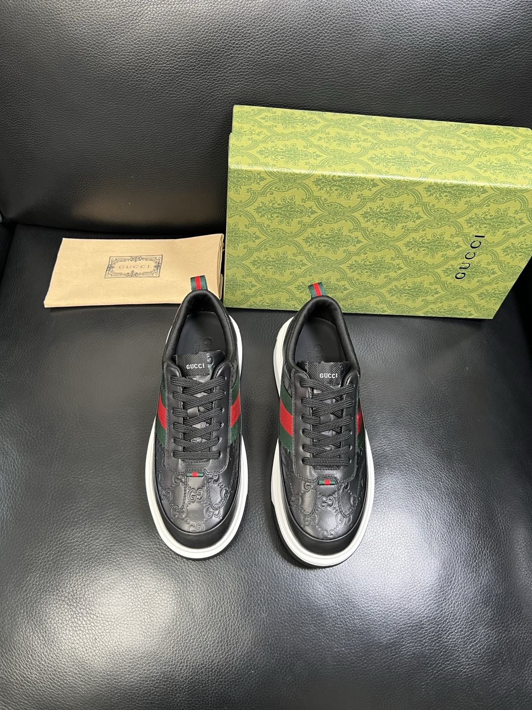 Gucci 高品质 顶级工艺品 古奇 专柜新款原厂配置，意大利进口牛皮面料，进口牛皮内里垫，透气舒适，鞋