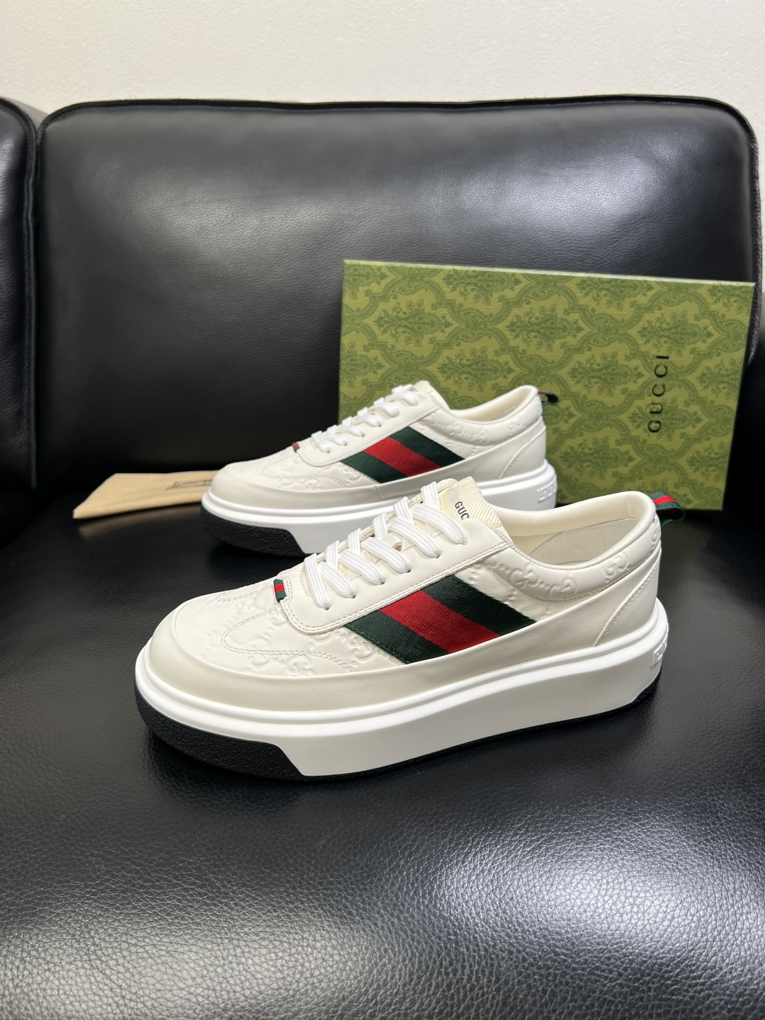 Gucci 高品质 顶级工艺品 古奇 专柜新款原厂配置，意大利进口牛皮面料，进口牛皮内里垫，透气舒适，鞋