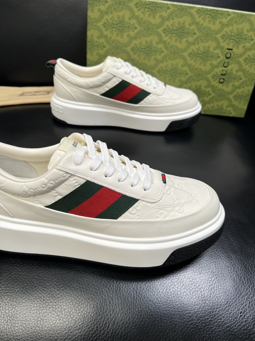 Gucci 高品质 顶级工艺品 古奇 专柜新款原厂配置，意大利进口牛皮面料，进口牛皮内里垫，透气舒适，鞋