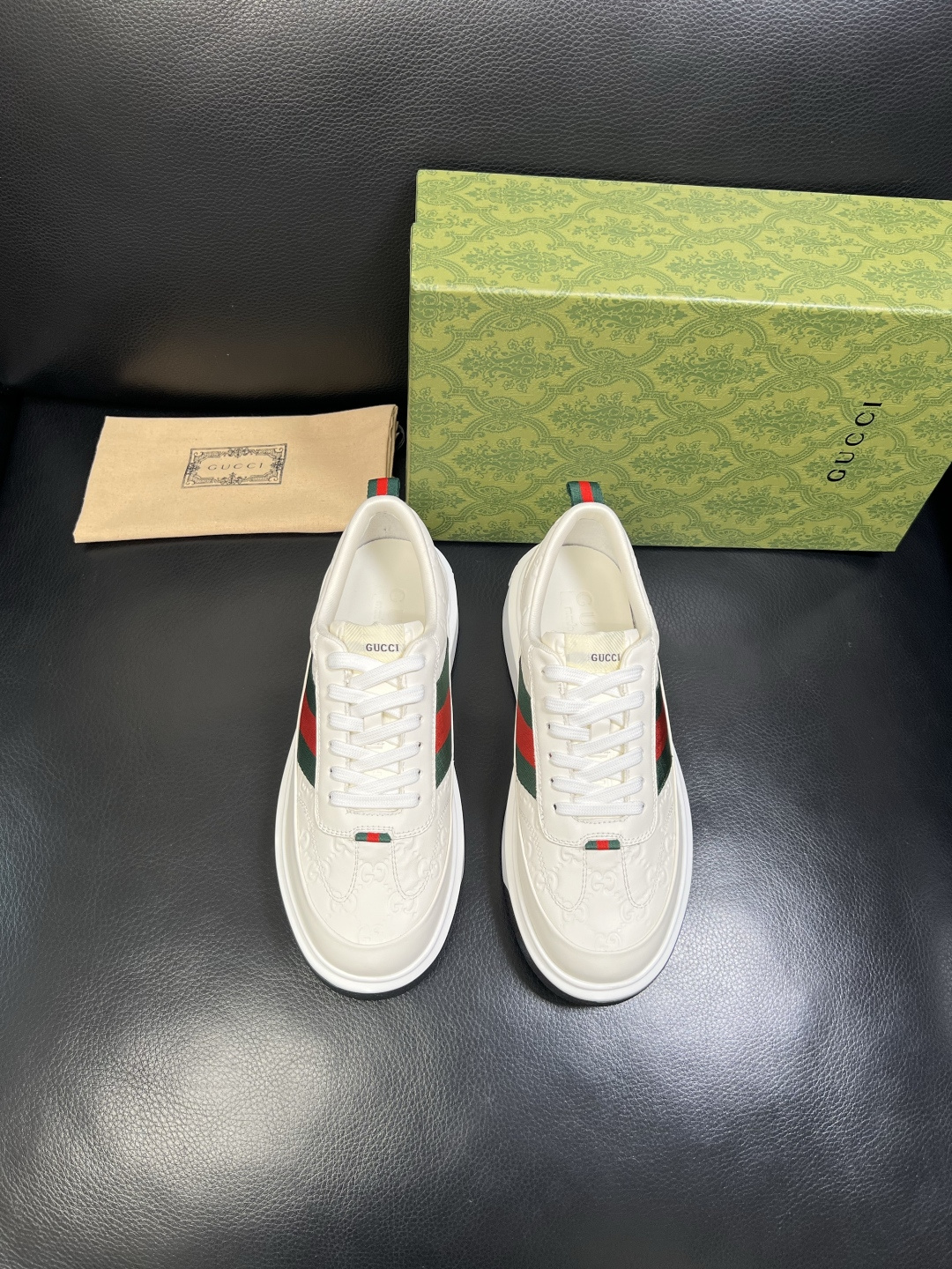 Gucci 高品质 顶级工艺品 古奇 专柜新款原厂配置，意大利进口牛皮面料，进口牛皮内里垫，透气舒适，鞋