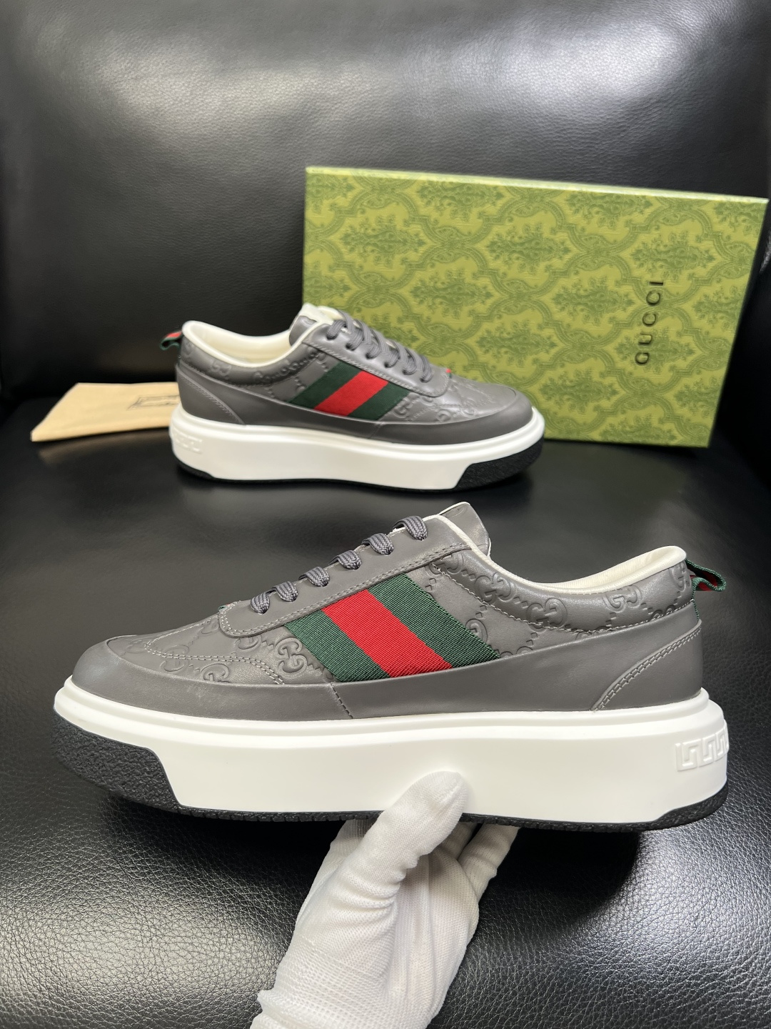 Gucci 高品质 顶级工艺品 古奇 专柜新款原厂配置，意大利进口牛皮面料，进口牛皮内里垫，透气舒适，鞋