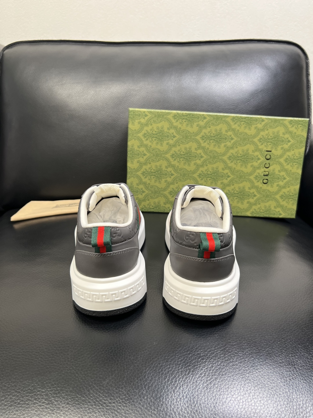 Gucci 高品质 顶级工艺品 古奇 专柜新款原厂配置，意大利进口牛皮面料，进口牛皮内里垫，透气舒适，鞋