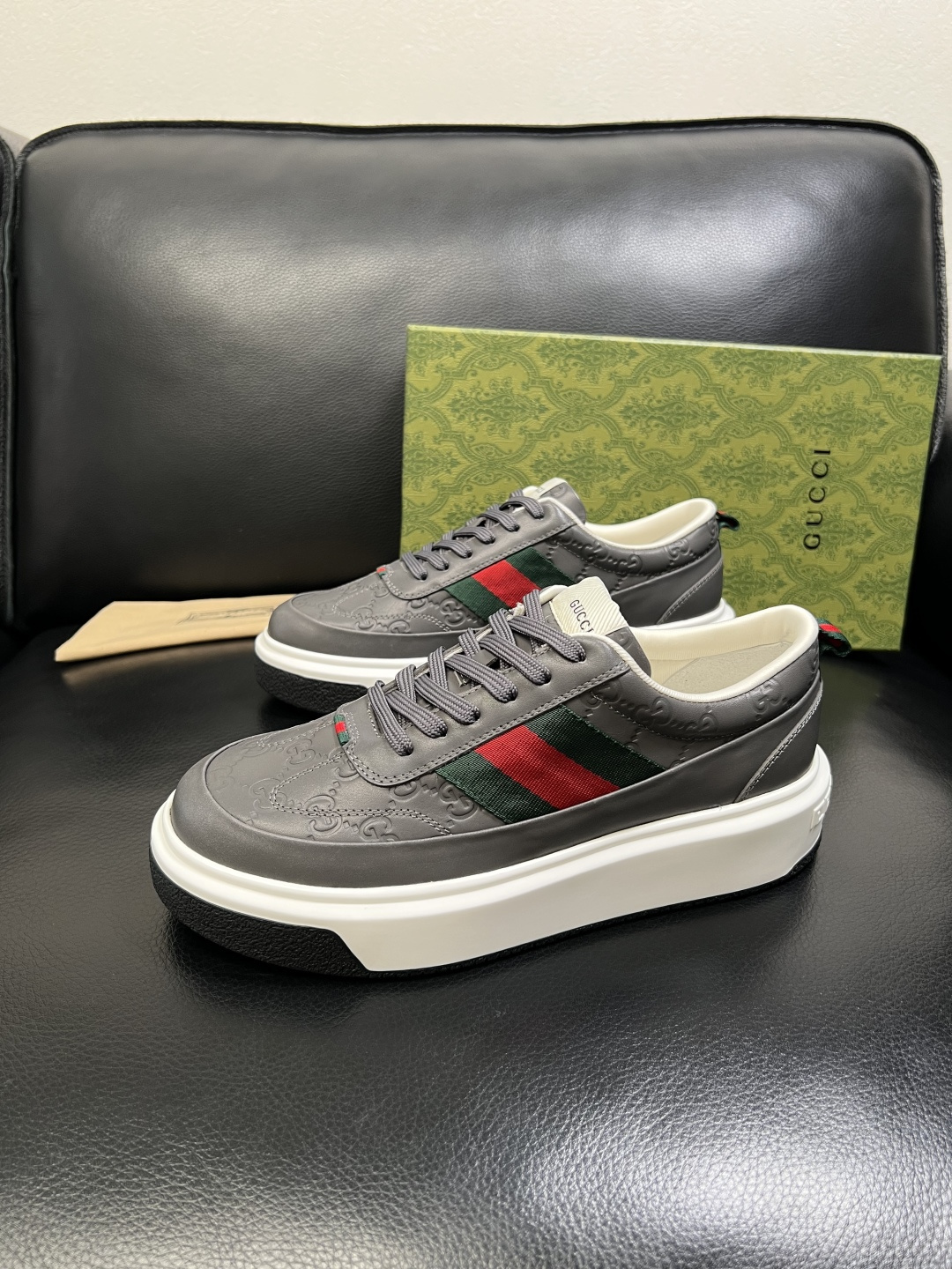 Gucci 高品质 顶级工艺品 古奇 专柜新款原厂配置，意大利进口牛皮面料，进口牛皮内里垫，透气舒适，鞋