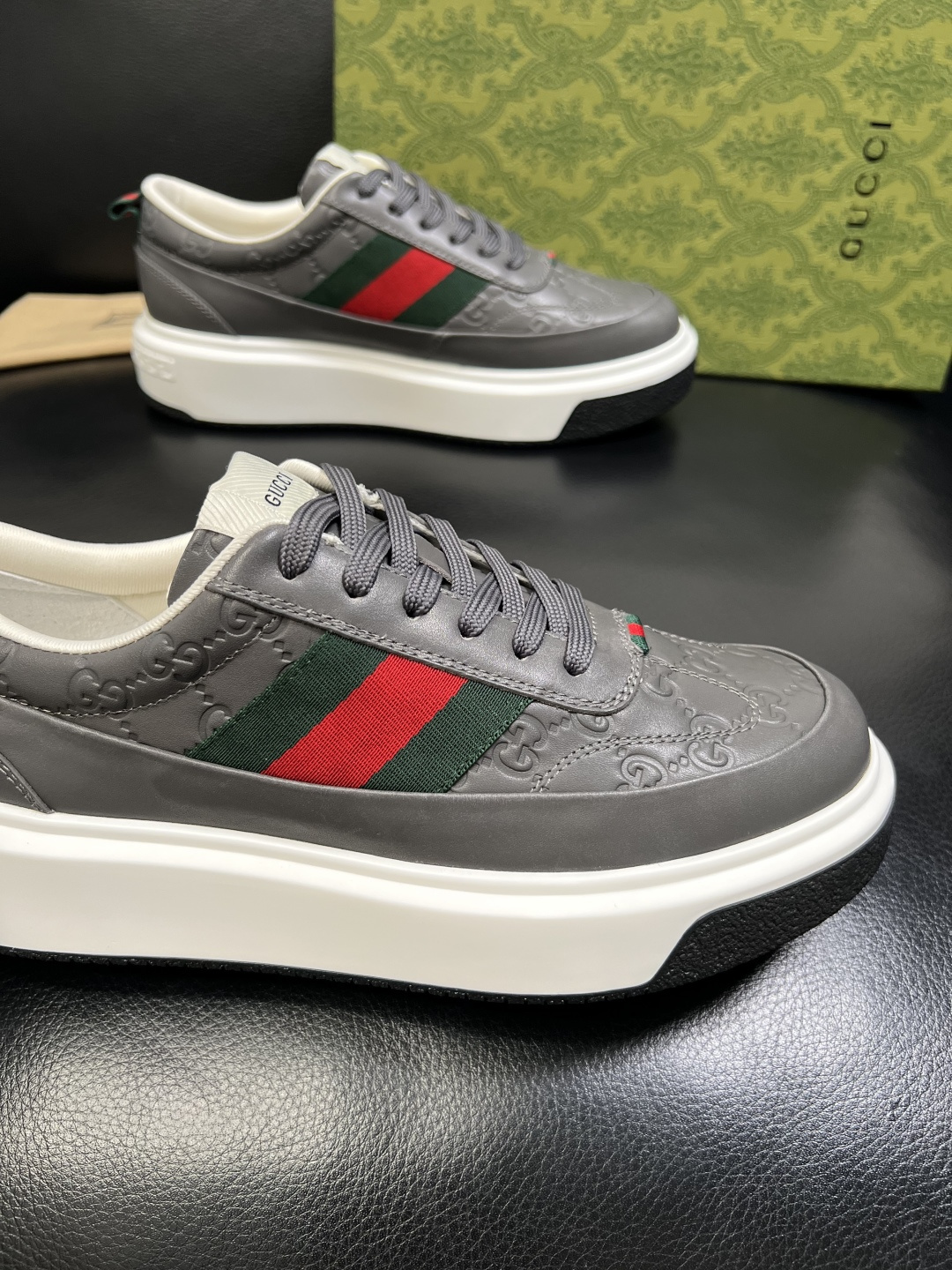 Gucci 高品质 顶级工艺品 古奇 专柜新款原厂配置，意大利进口牛皮面料，进口牛皮内里垫，透气舒适，鞋