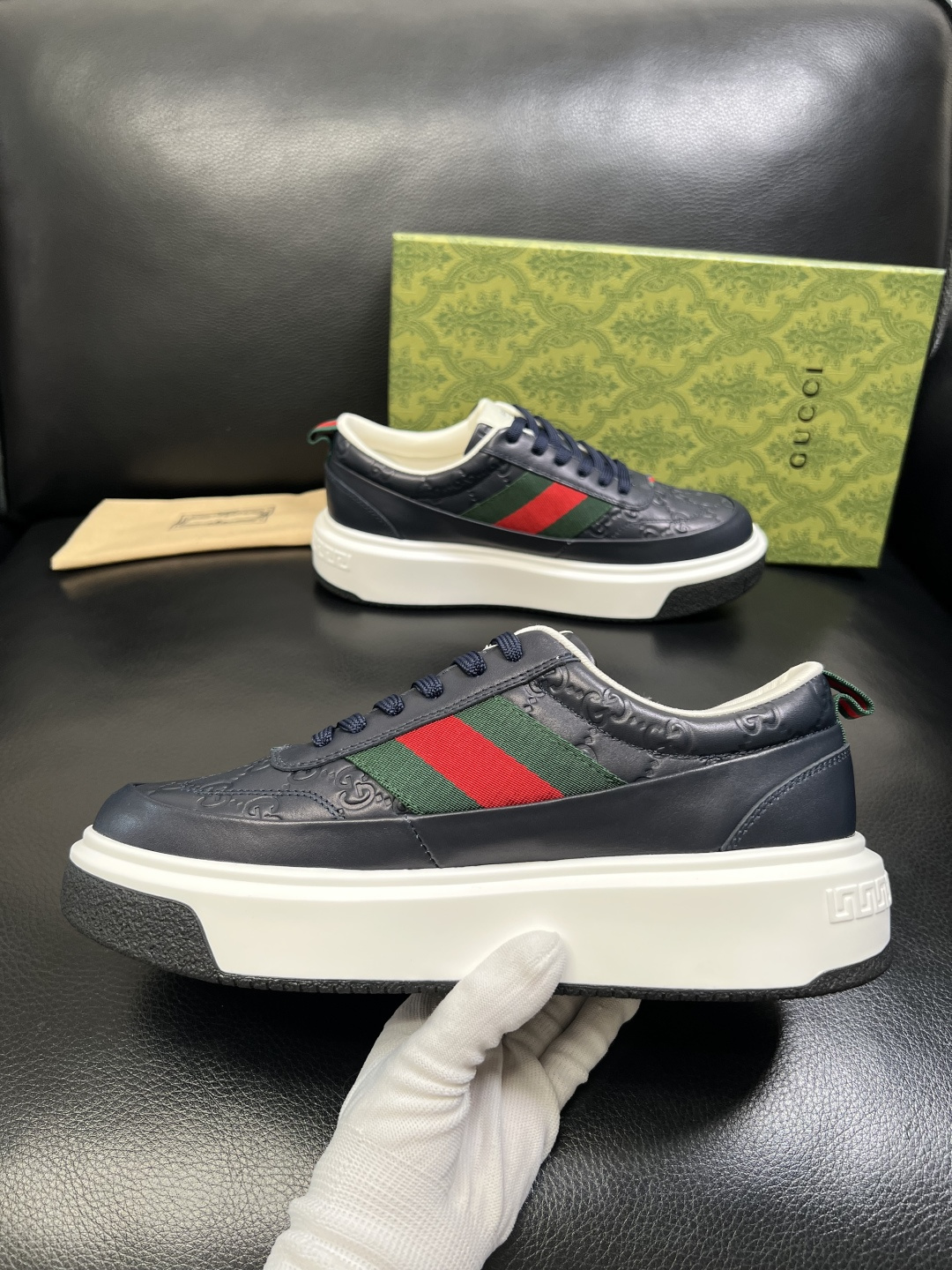 Gucci 高品质 顶级工艺品 古奇 专柜新款原厂配置，意大利进口牛皮面料，进口牛皮内里垫，透气舒适，鞋