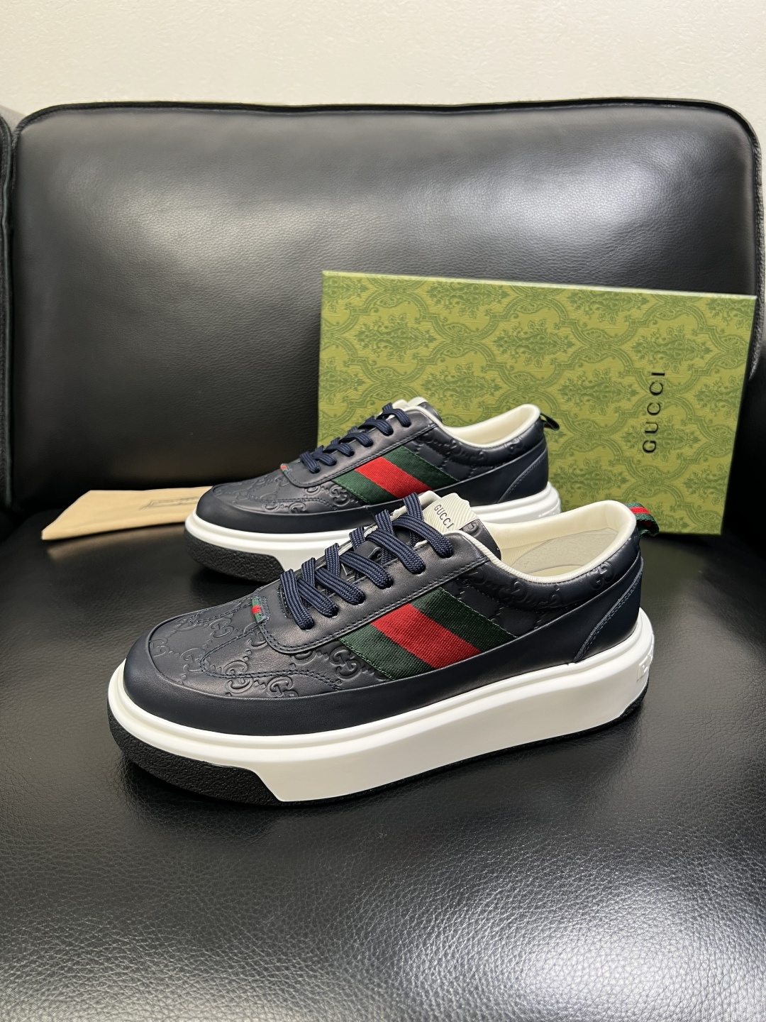 Gucci 高品质 顶级工艺品 古奇 专柜新款原厂配置，意大利进口牛皮面料，进口牛皮内里垫，透气舒适，鞋